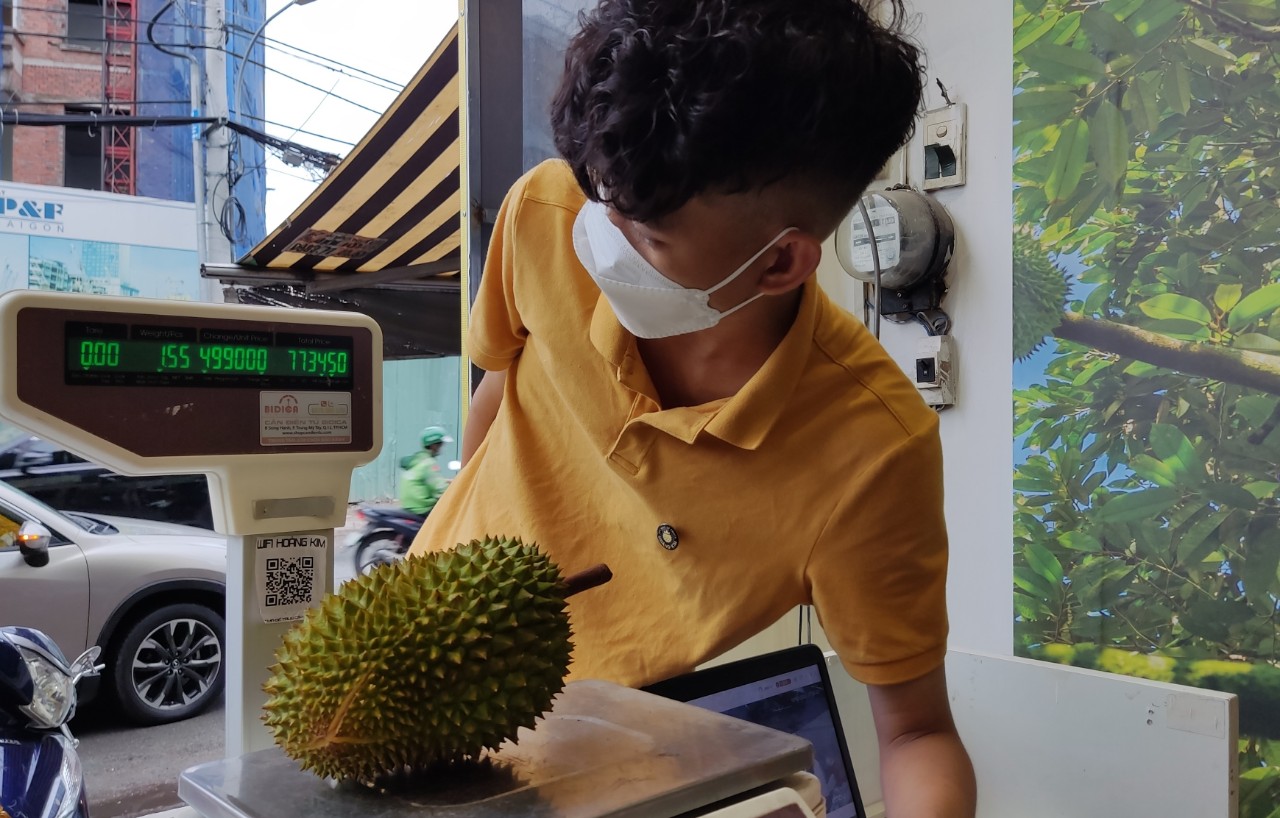 Cho&aacute;ng với gi&aacute; sầu ri&ecirc;ng Musang King trồng tại Việt Nam - Ảnh 4.