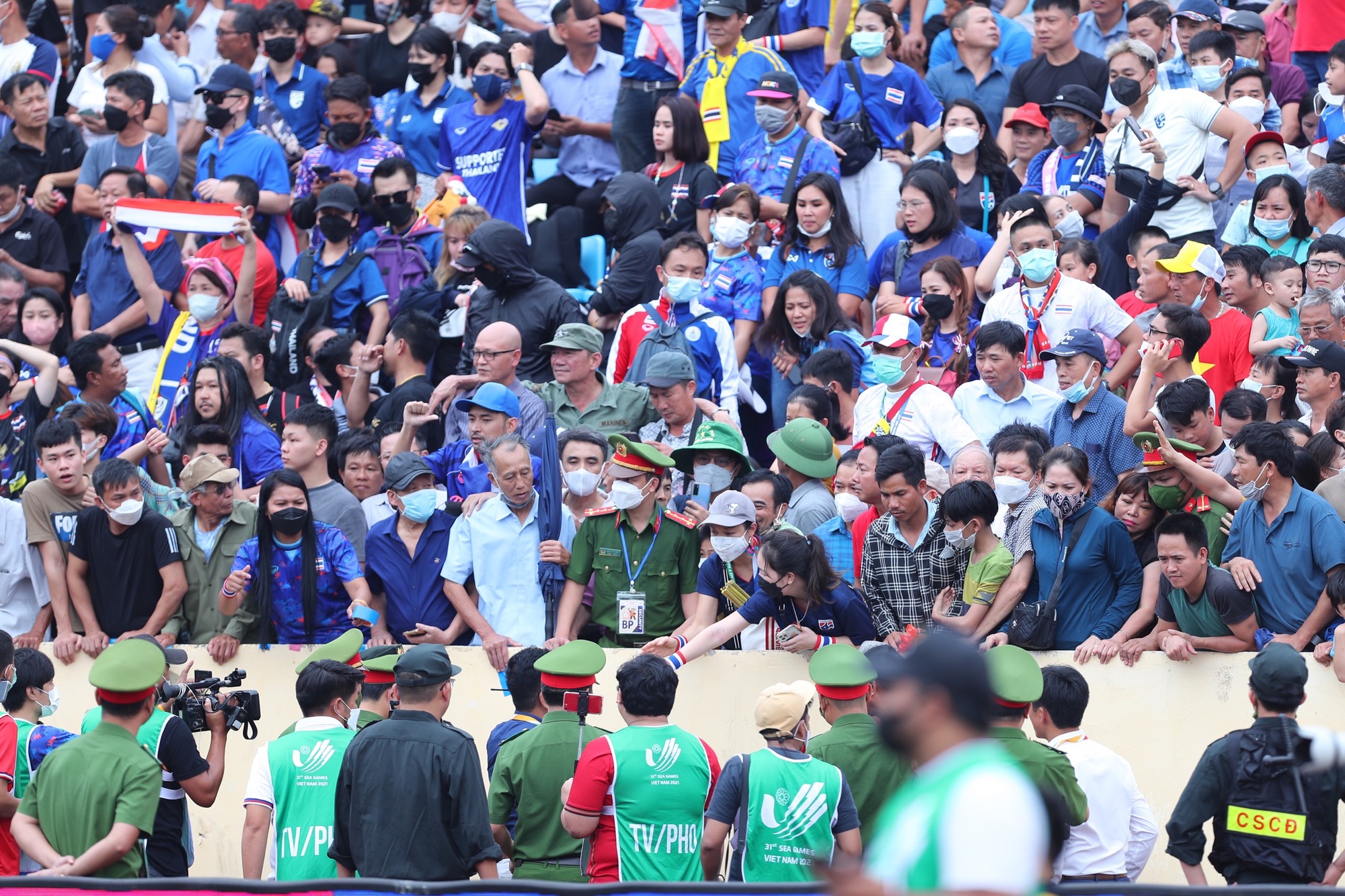 U23 Th&aacute;i Lan đ&aacute;nh bại Indonesia trong một trận cầu nhiều thẻ đỏ - Ảnh 3.