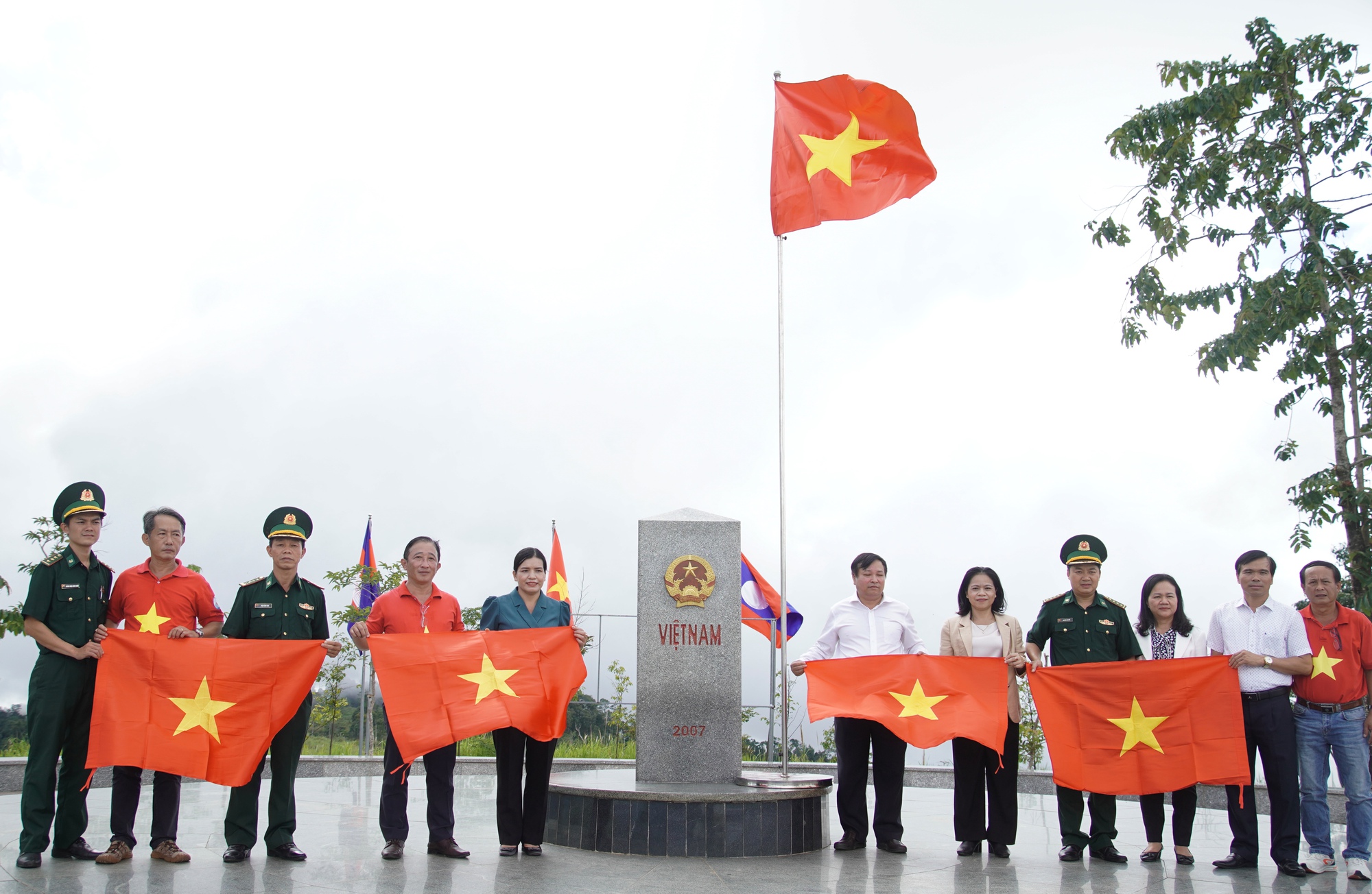 20.000 lá cờ Tổ quốc đến với Tây nguyên