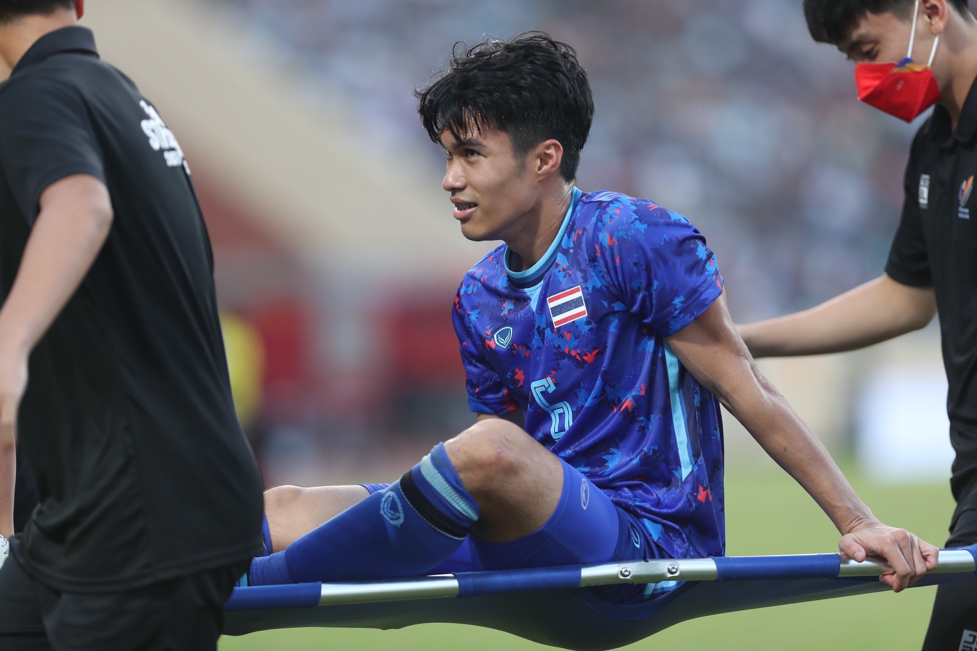 U23 Th&aacute;i Lan đ&aacute;nh bại Indonesia trong một trận cầu nhiều thẻ đỏ - Ảnh 10.