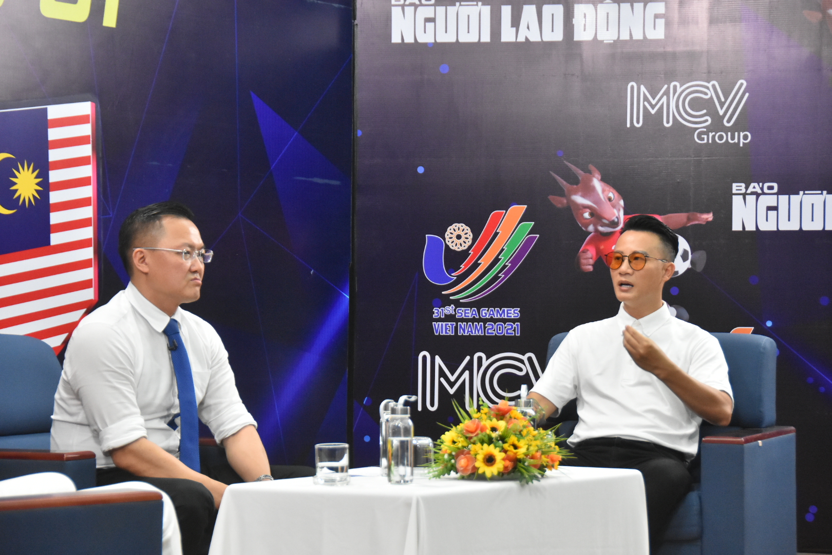 B&igrave;nh luận b&oacute;ng đ&aacute; SEA Games 31: U23 Việt Nam mở toang cửa chung kết - Ảnh 5.