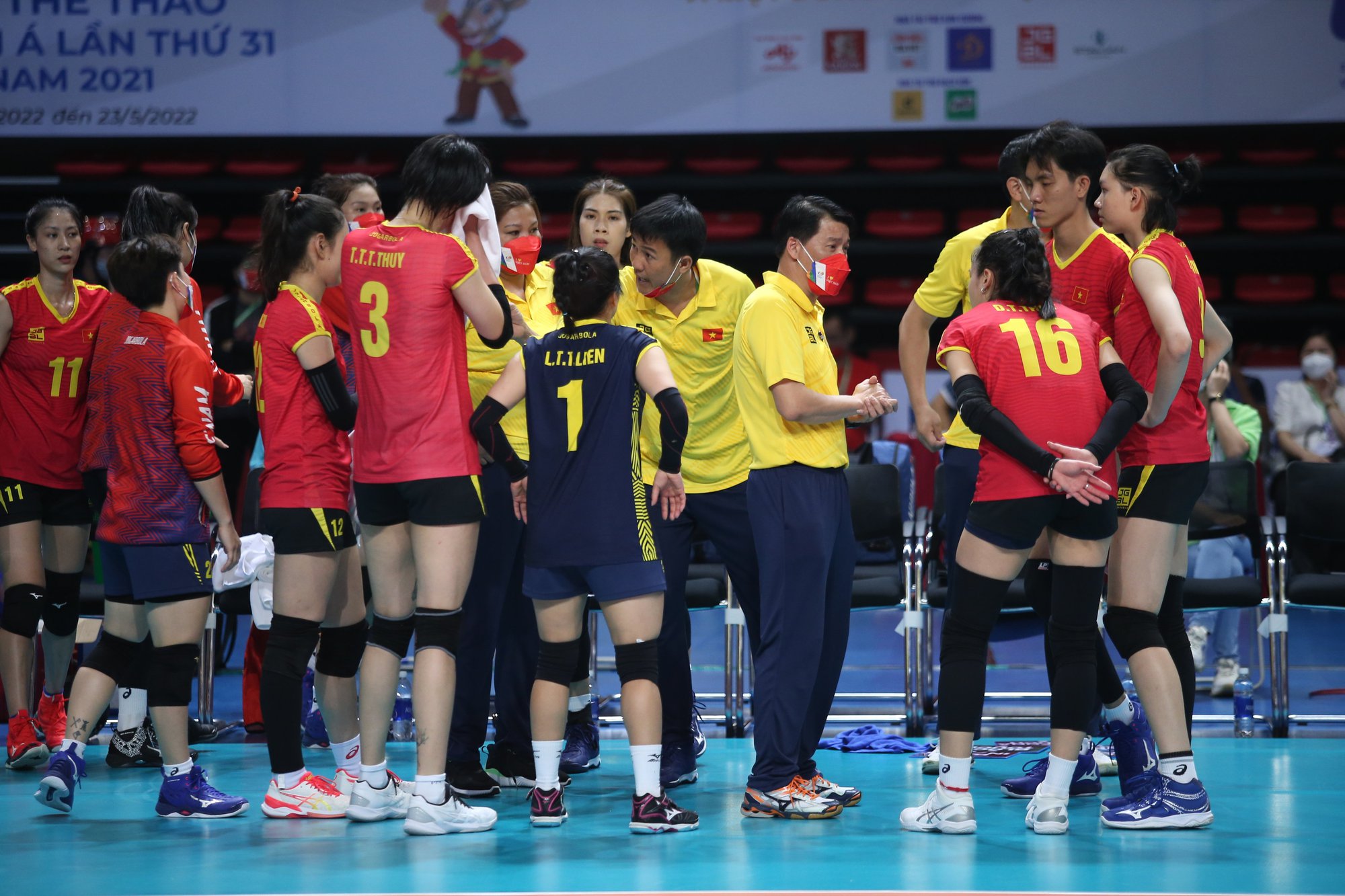 Bóng chuyền nữ Việt Nam thắng Philippines, vào chung kết SEA Games 31 - Ảnh 1.