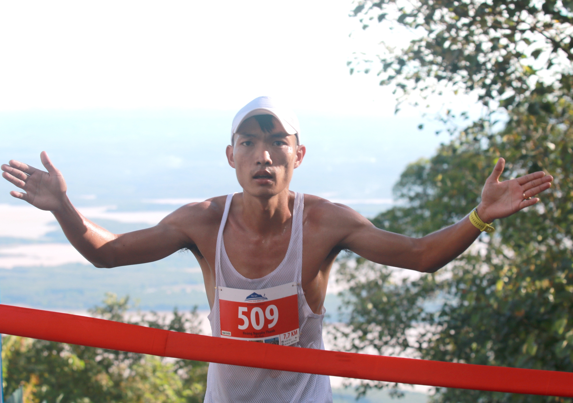 Ho&agrave;ng Nguy&ecirc;n Thanh: Leo n&uacute;i B&agrave; R&aacute; để th&agrave;nh vua marathon Đ&ocirc;ng Nam &Aacute; - Ảnh 6.