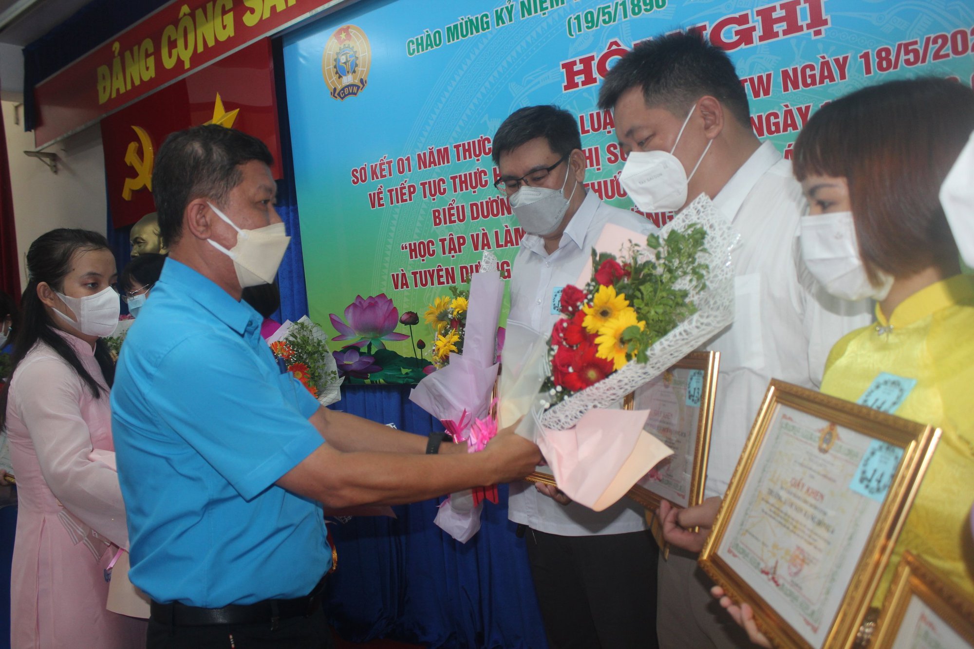 Tuyên dương điển hình học Bác