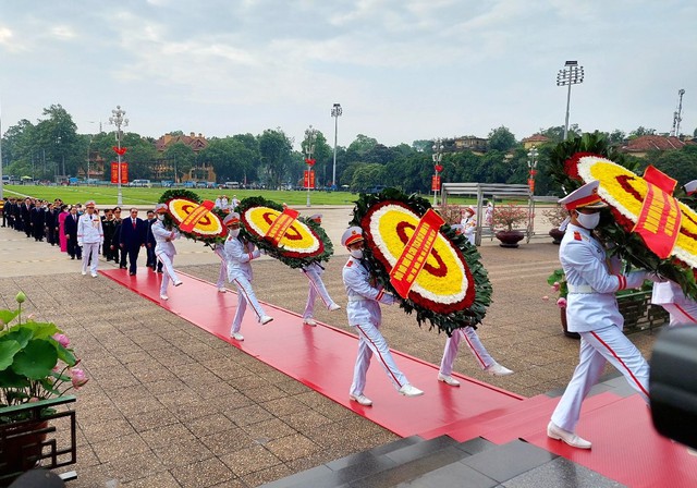 L&atilde;nh đạo Đảng, Nh&agrave; nước v&agrave;o Lăng viếng Chủ tịch Hồ Ch&iacute; Minh - Ảnh 2.