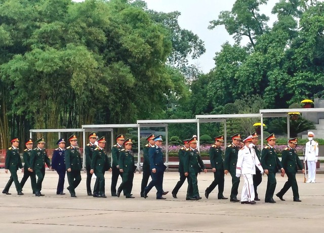 L&atilde;nh đạo Đảng, Nh&agrave; nước v&agrave;o Lăng viếng Chủ tịch Hồ Ch&iacute; Minh - Ảnh 3.