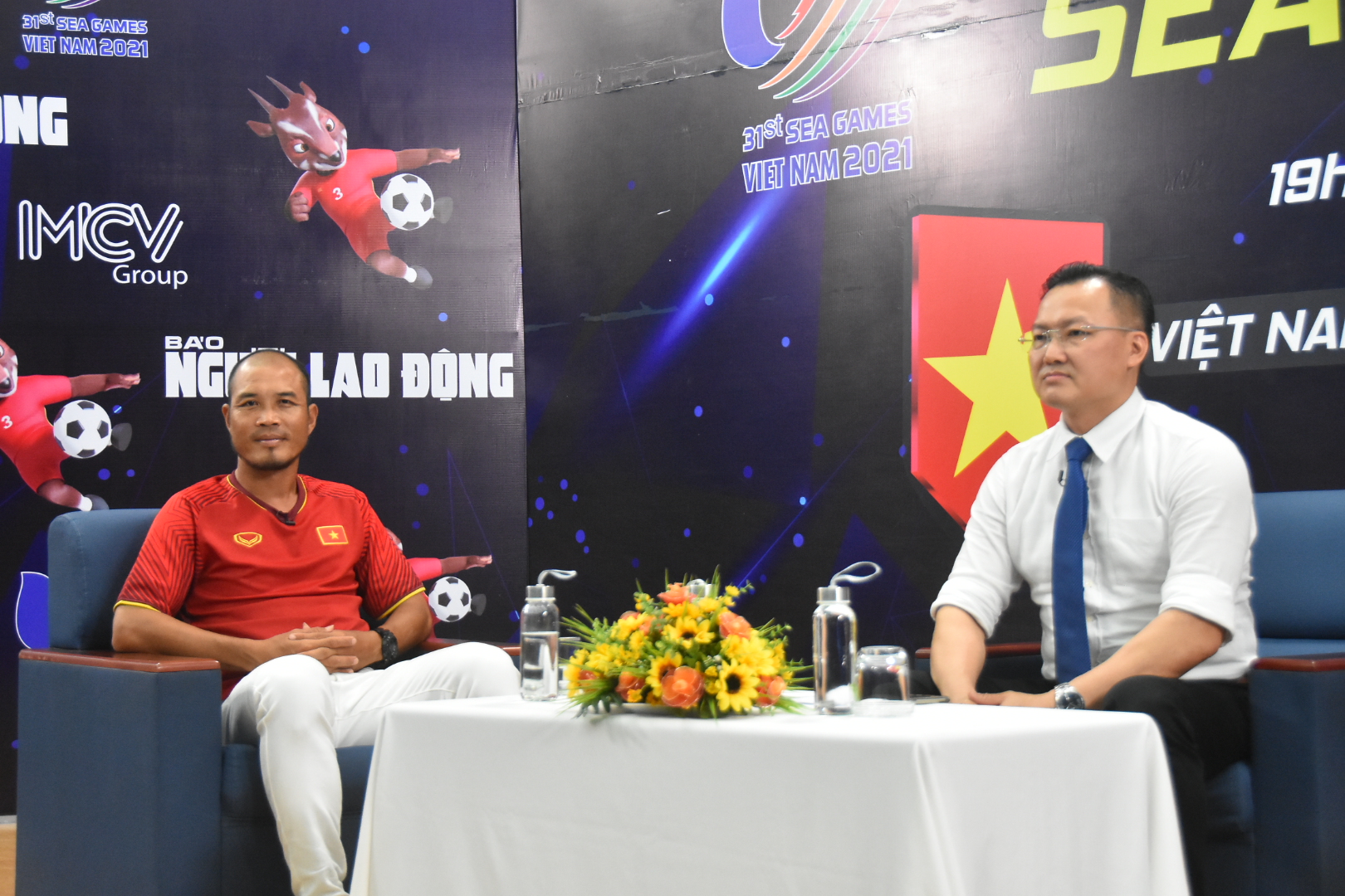 B&igrave;nh luận b&oacute;ng đ&aacute; SEA Games 31: U23 Việt Nam mở toang cửa chung kết - Ảnh 4.