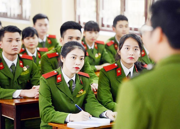 Bộ C&ocirc;ng an c&ocirc;ng bố 4 m&atilde; đề thi tuyển sinh khối trường CAND - Ảnh 1.