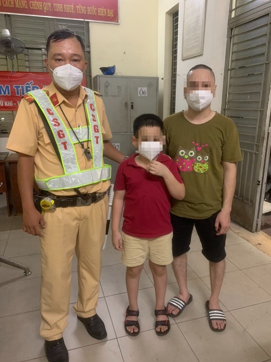 TP HCM: Bé trai 9 tuổi bỏ nhà đi vì… buồn chuyện gia đình - Ảnh 1.
