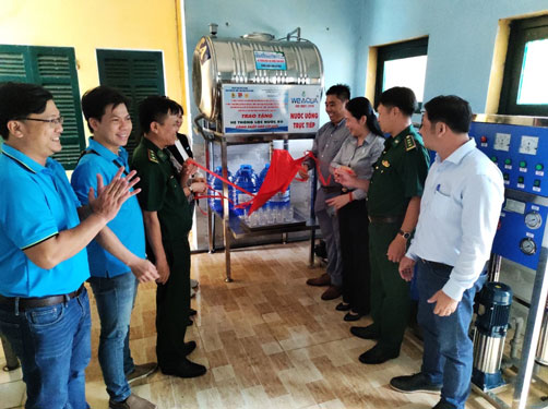 Tặng quà chiến sĩ, gia đình chính sách tại Bình Phước