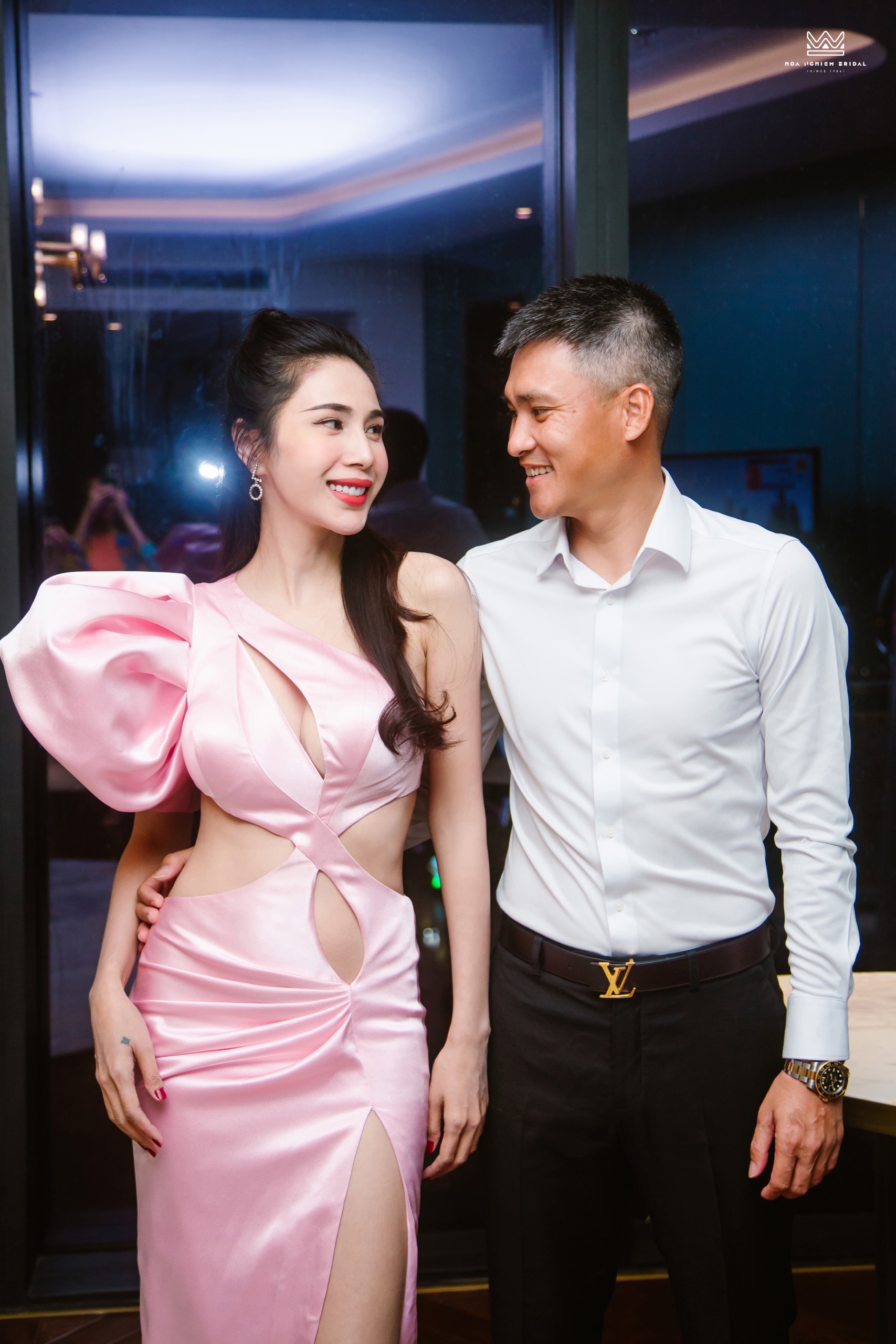 Thủy Tiên biểu diễn nhiệt tình, hàng ngàn khán giả đội mưa cổ vũ - Ảnh 3.