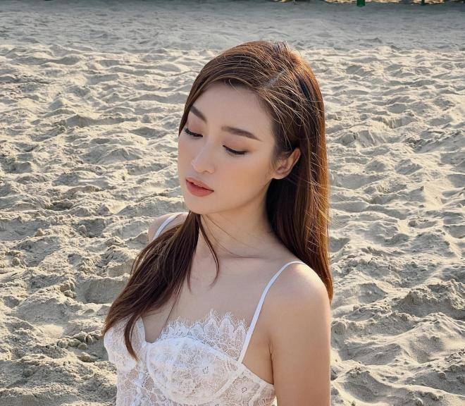 Thoát vai "gái ngoan", Đỗ Mỹ Linh sexy nóng bỏng