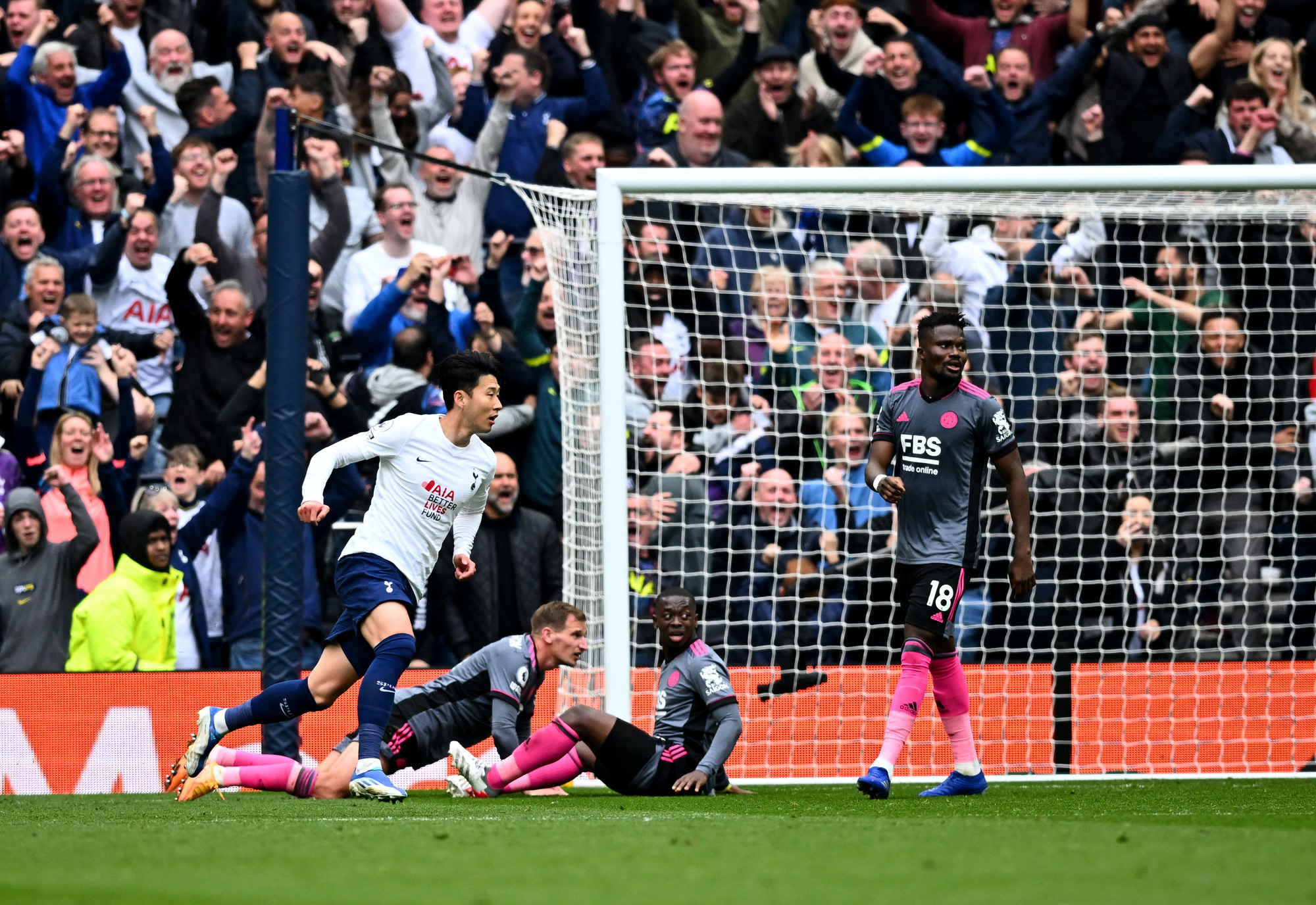 Tam h&ugrave;ng London tăng tốc, Top 5 gọi t&ecirc;n Arsenal, Tottenham - Ảnh 3.