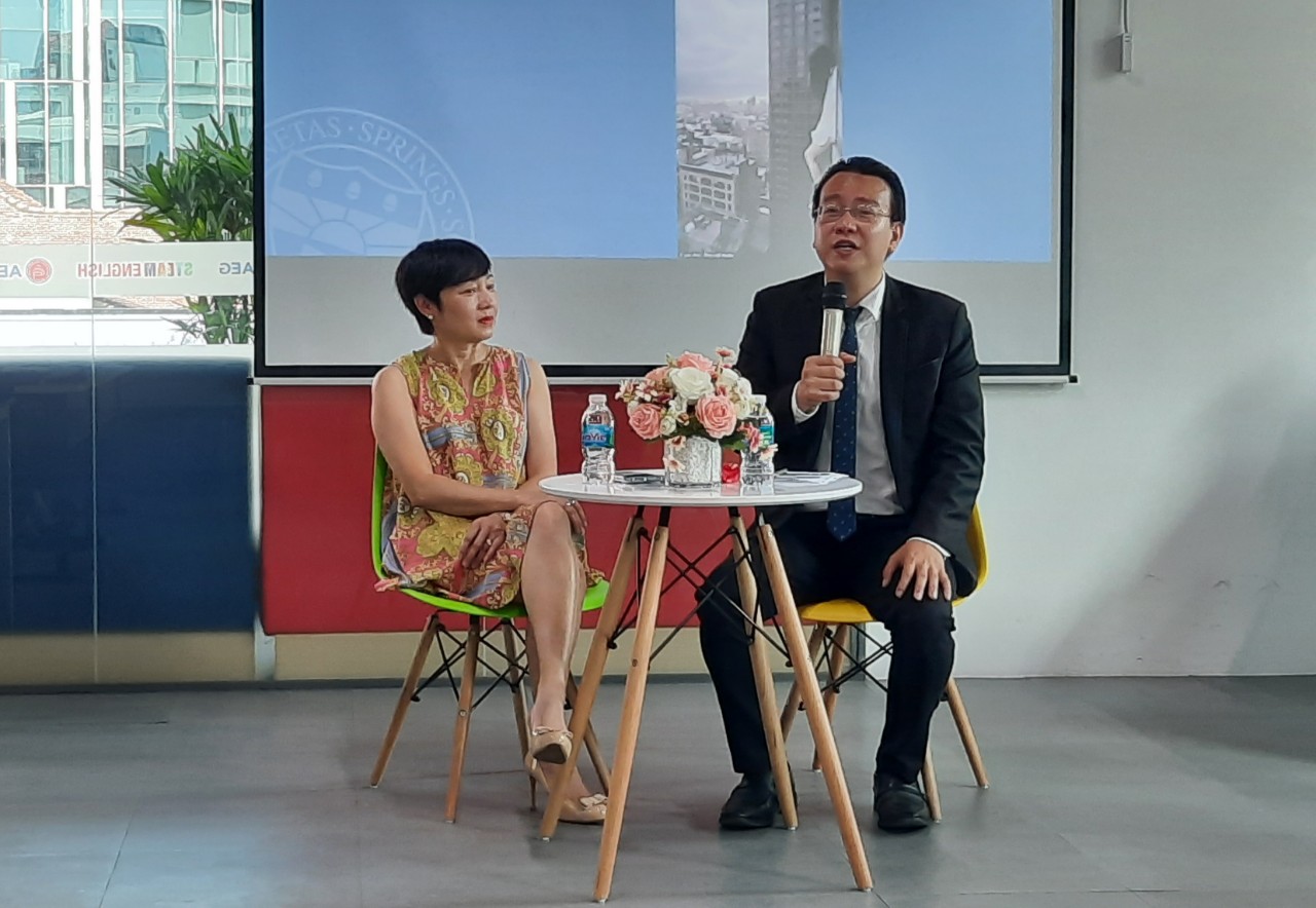 Phía sau hai từ "cố gắng"