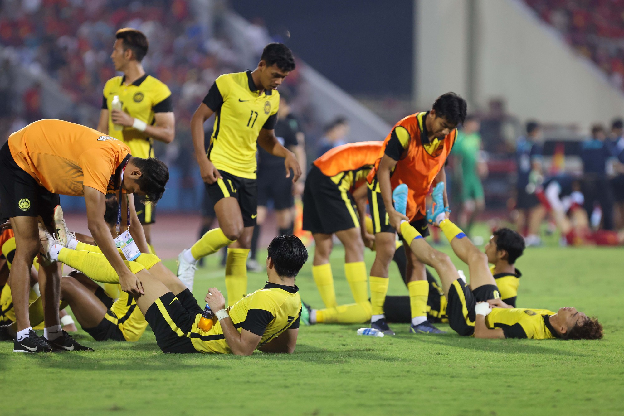 Thủ m&ocirc;n U23 Malaysia kh&oacute;c nức nở sau khi thua U23 Việt Nam - Ảnh 10.