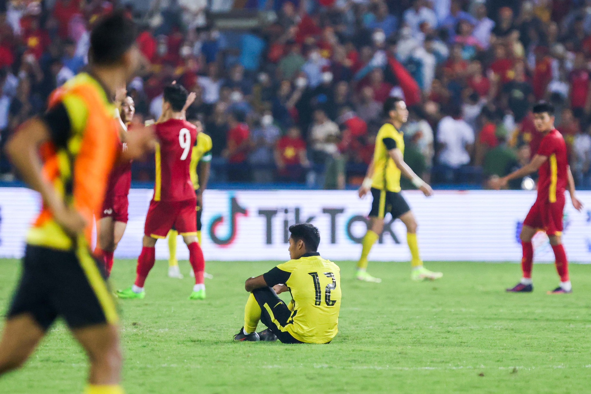 Thủ m&ocirc;n U23 Malaysia kh&oacute;c nức nở sau khi thua U23 Việt Nam - Ảnh 3.