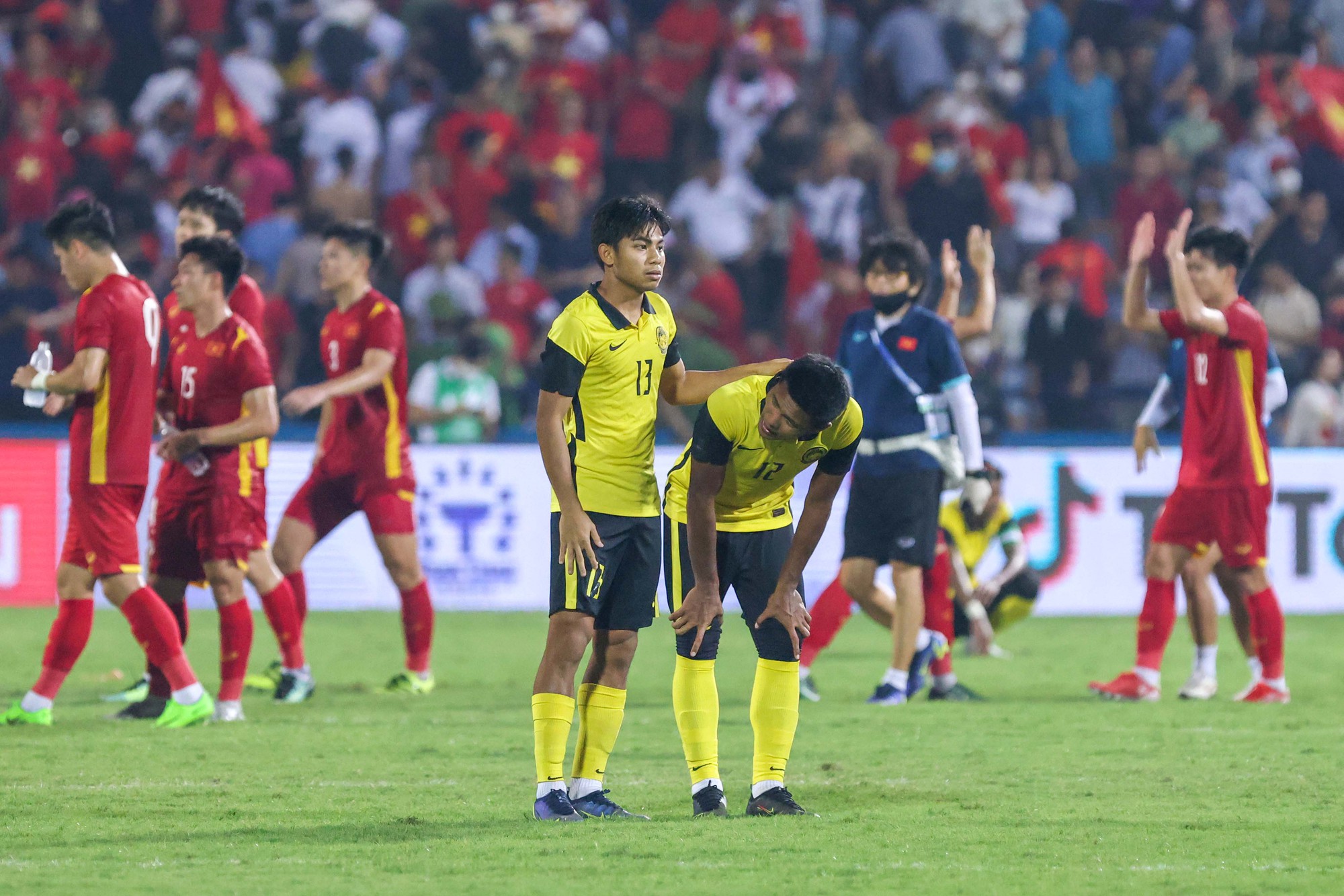 Thủ m&ocirc;n U23 Malaysia kh&oacute;c nức nở sau khi thua U23 Việt Nam - Ảnh 9.