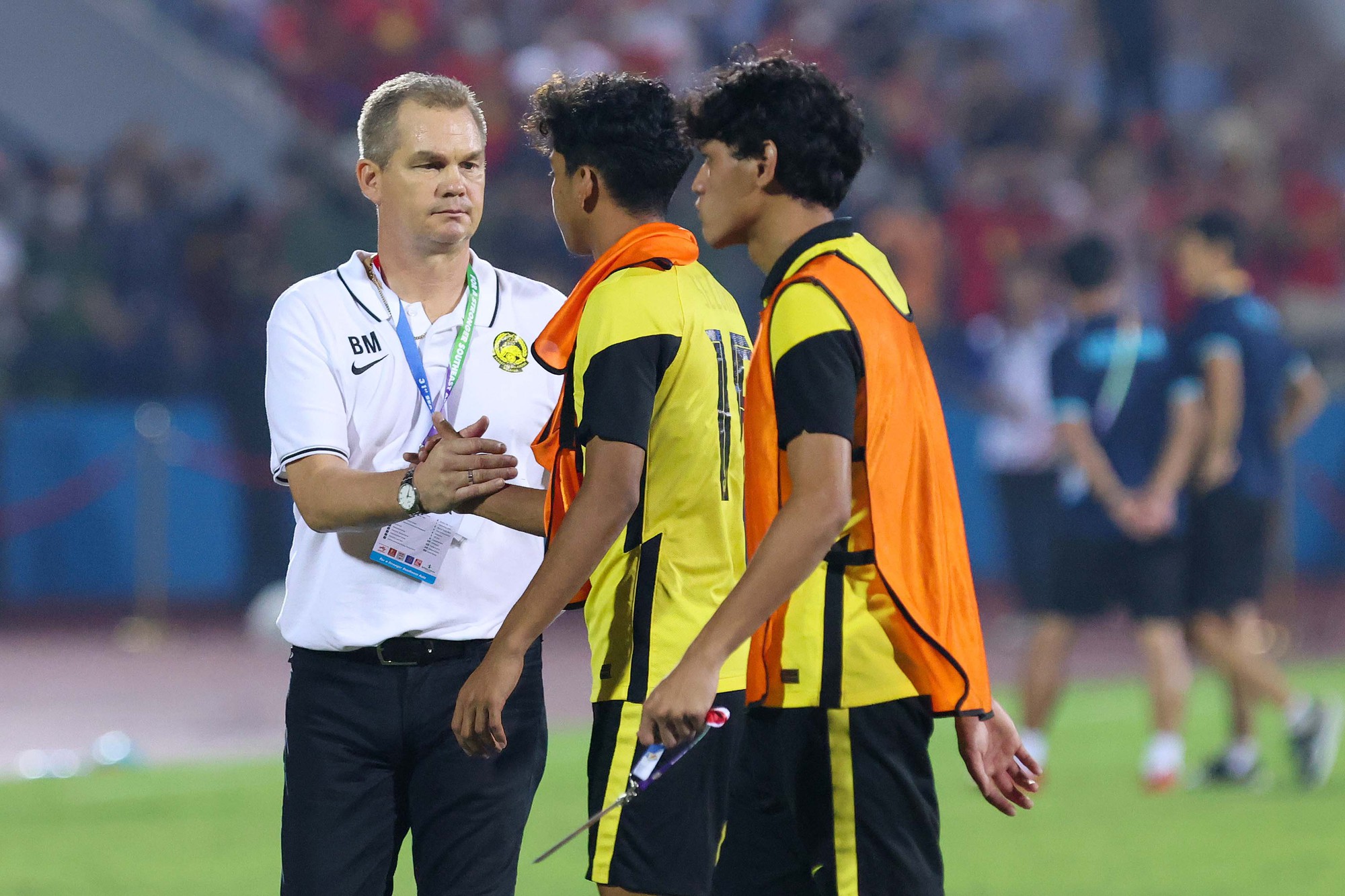 Thủ m&ocirc;n U23 Malaysia kh&oacute;c nức nở sau khi thua U23 Việt Nam - Ảnh 4.