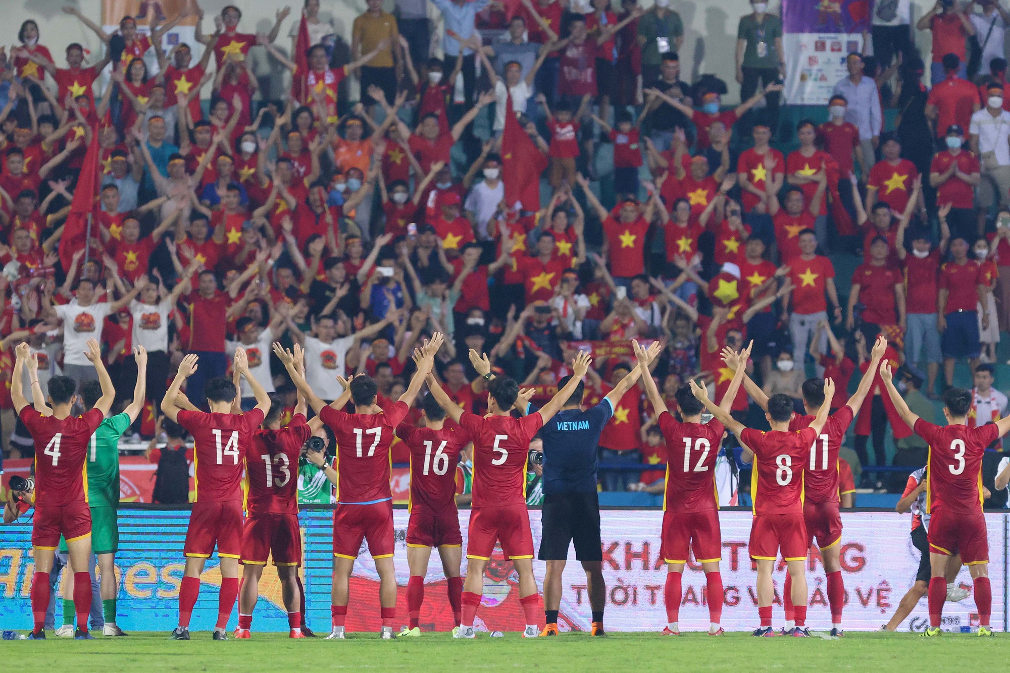 H&igrave;nh ảnh đẹp tr&ecirc;n kh&aacute;n đ&agrave;i s&acirc;n Việt Tr&igrave; sau trận thắng của U23 Việt Nam - Ảnh 3.