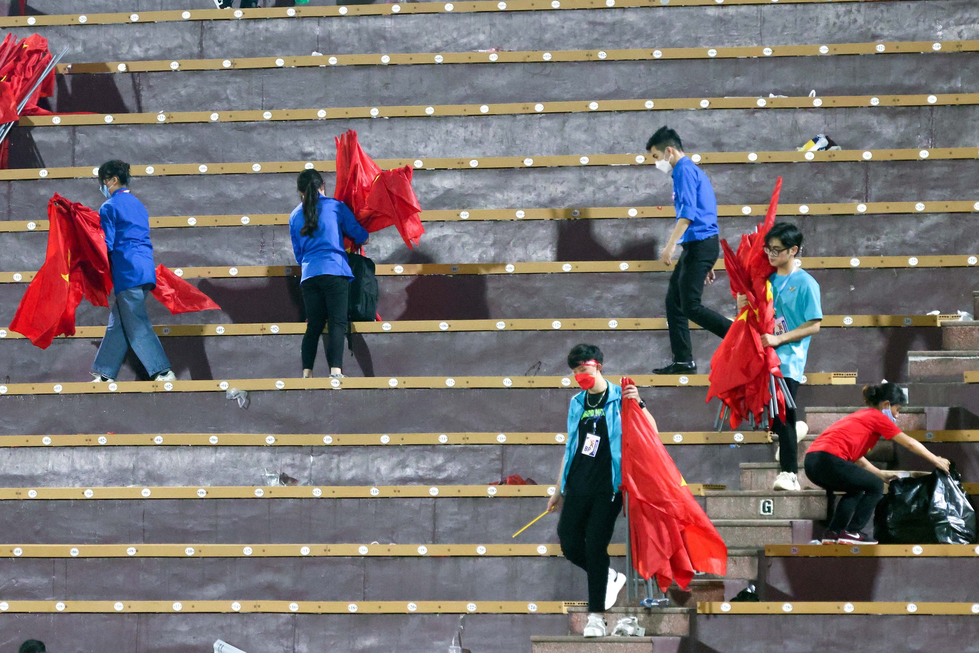 Hình ảnh đẹp trên khán đài sân Việt Trì sau trận thắng của U23 Việt Nam