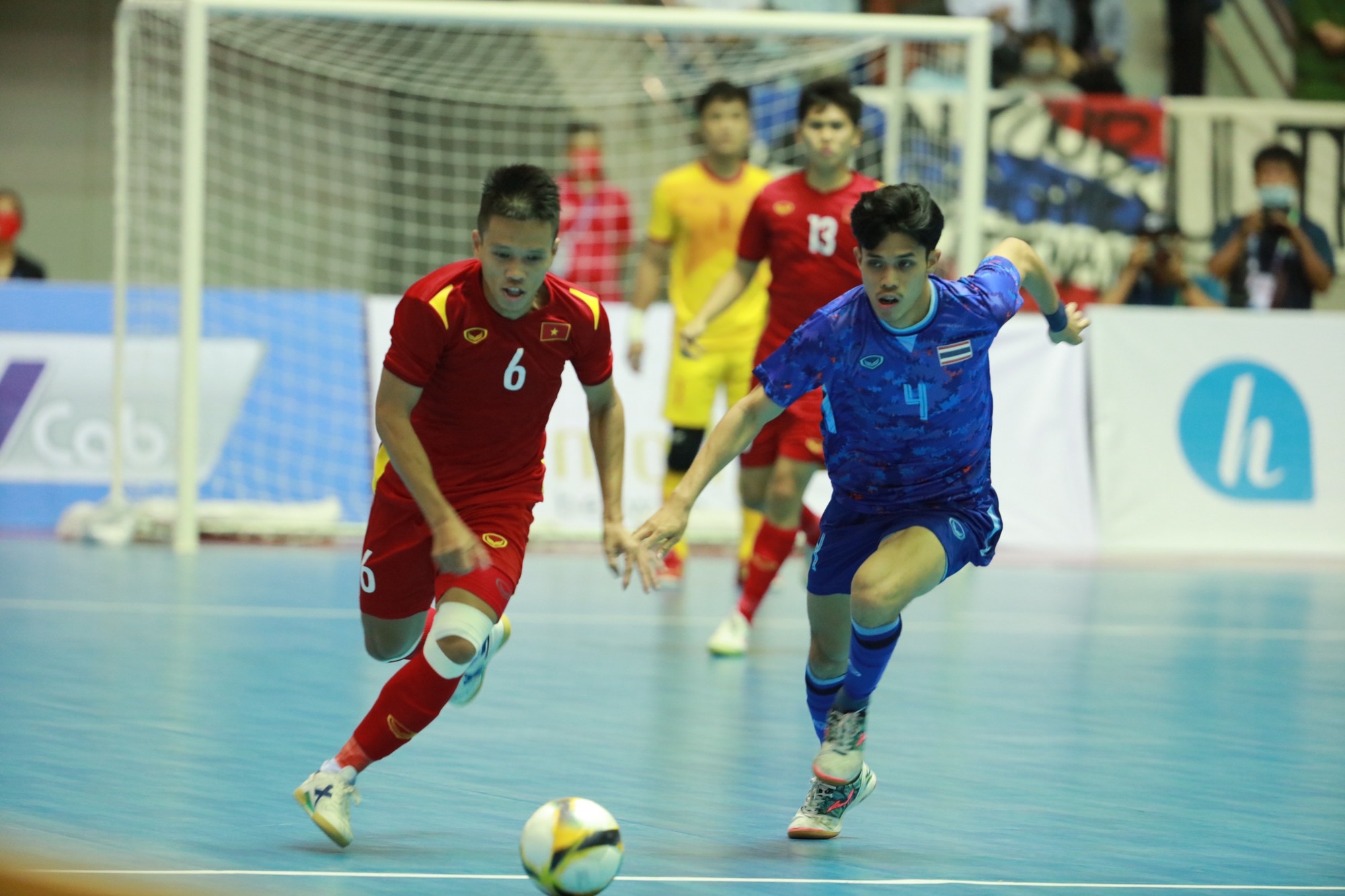 Thua Th&aacute;i Lan, tuyển Futsal Việt Nam gi&agrave;nh HCĐ SEA Games 31 - Ảnh 3.