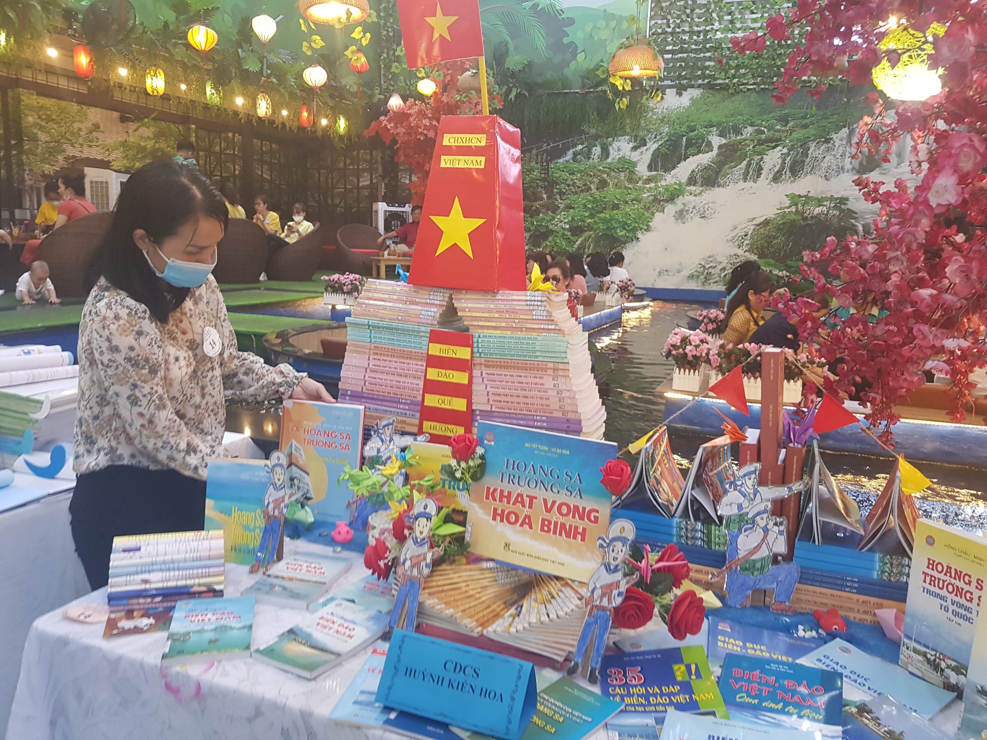 Nhộn nhịp Tháng Công nhân lần thứ 14 - Ảnh 1.