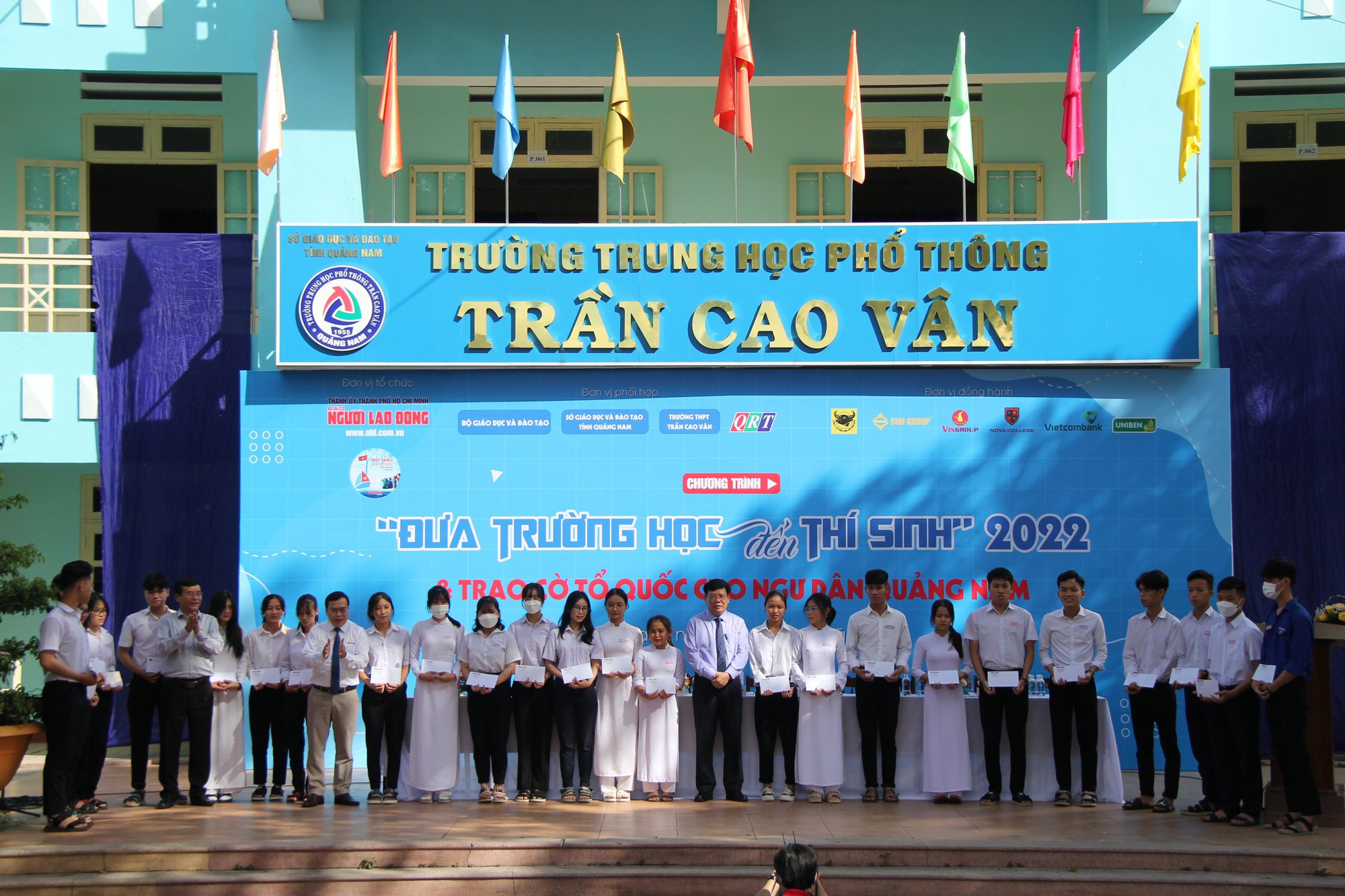 Trao th&ecirc;m 7.000 l&aacute; cờ Tổ quốc cho ngư d&acirc;n Quảng Nam - Ảnh 5.