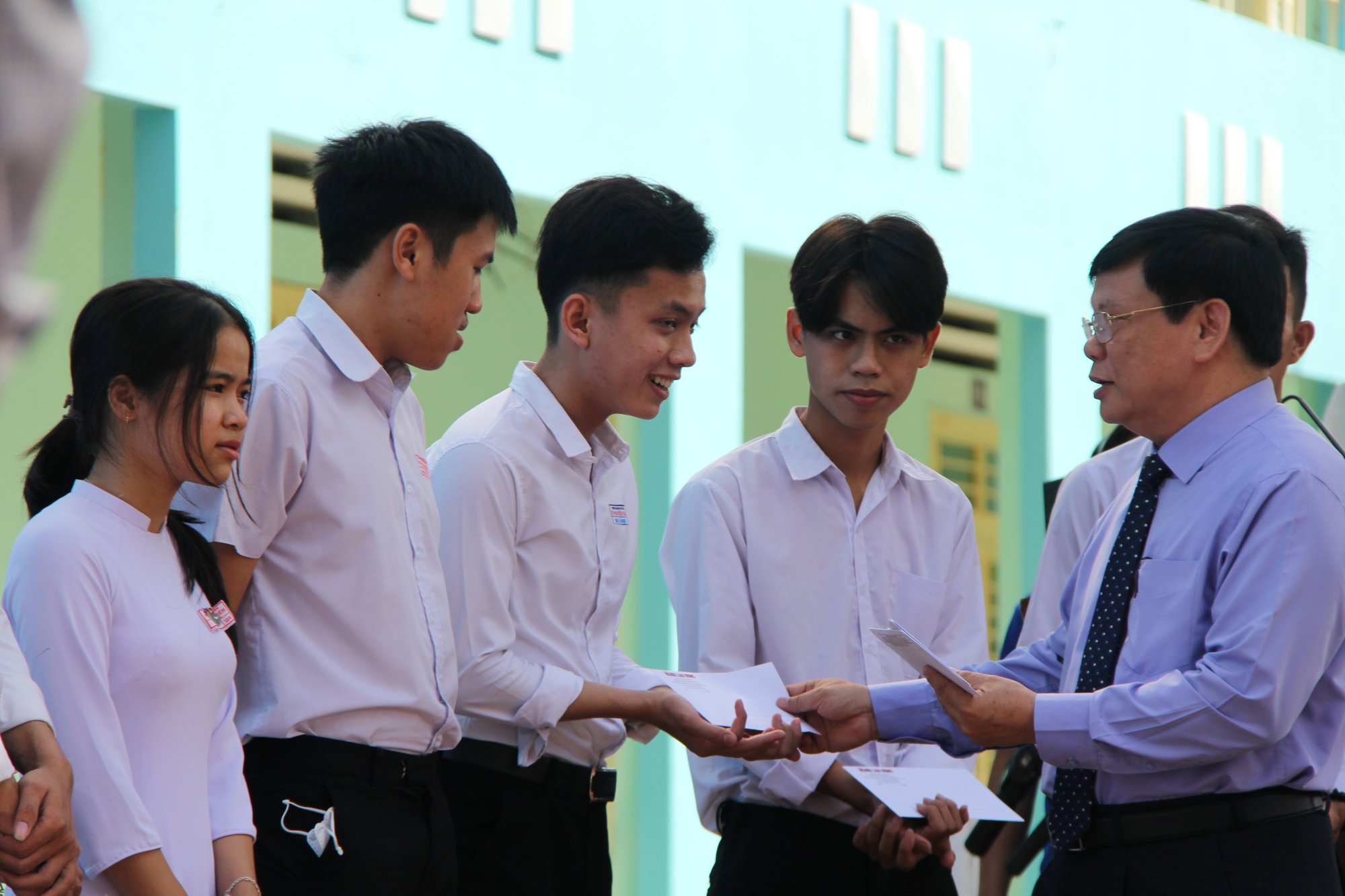 Trao th&ecirc;m 7.000 l&aacute; cờ Tổ quốc cho ngư d&acirc;n Quảng Nam - Ảnh 4.