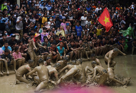 Cuộc thi Thiêng liêng cờ Tổ quốc: Dưới Quốc kỳ thiêng liêng