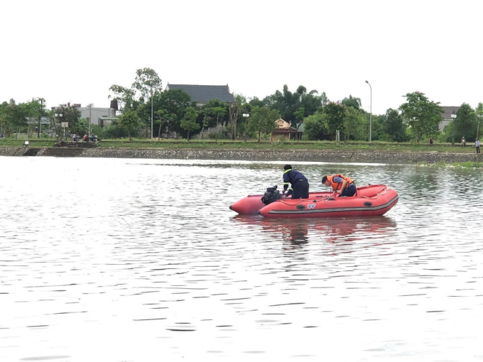 Bàng hoàng phát hiện thi thể mẹ và con trai 6 tuổi nổi trên sông - Ảnh 1.