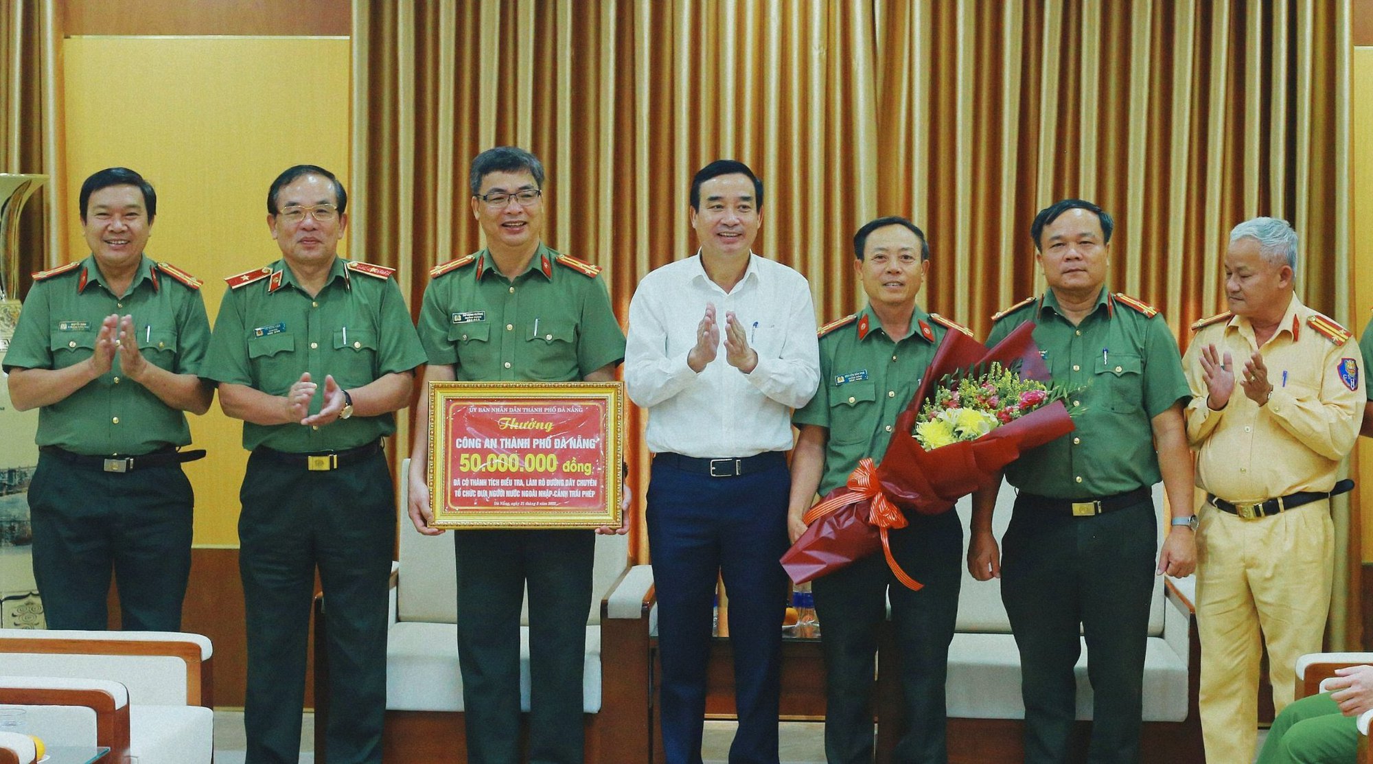 Thưởng nóng cho Công an Đà Nẵng triệt phá đường dây ma túy xuyên quốc gia