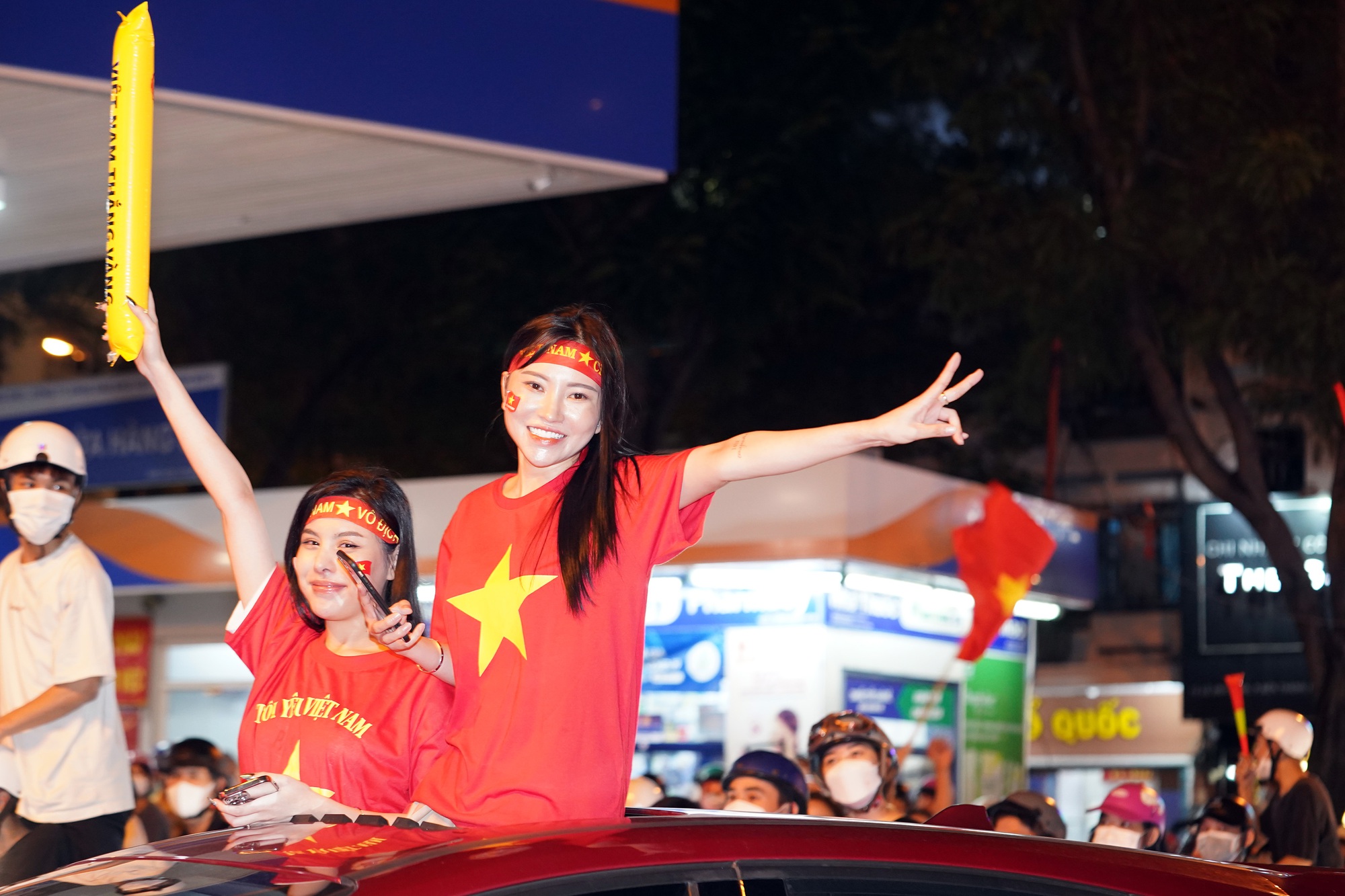 Trung t&acirc;m TP HCM ngập tr&agrave;n sắc đỏ sau chức v&ocirc; địch của U23 Việt Nam - Ảnh 13.