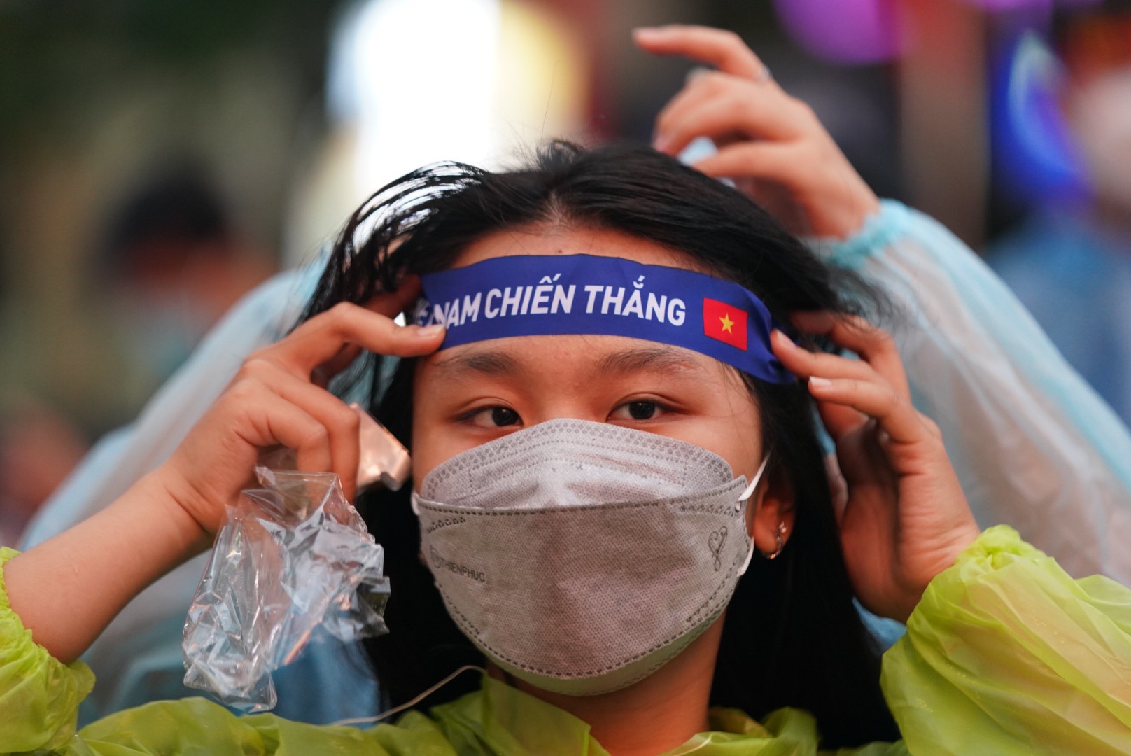 Người dân TP HCM đội mưa chờ chiến thắng của U23 Việt Nam - Ảnh 14.