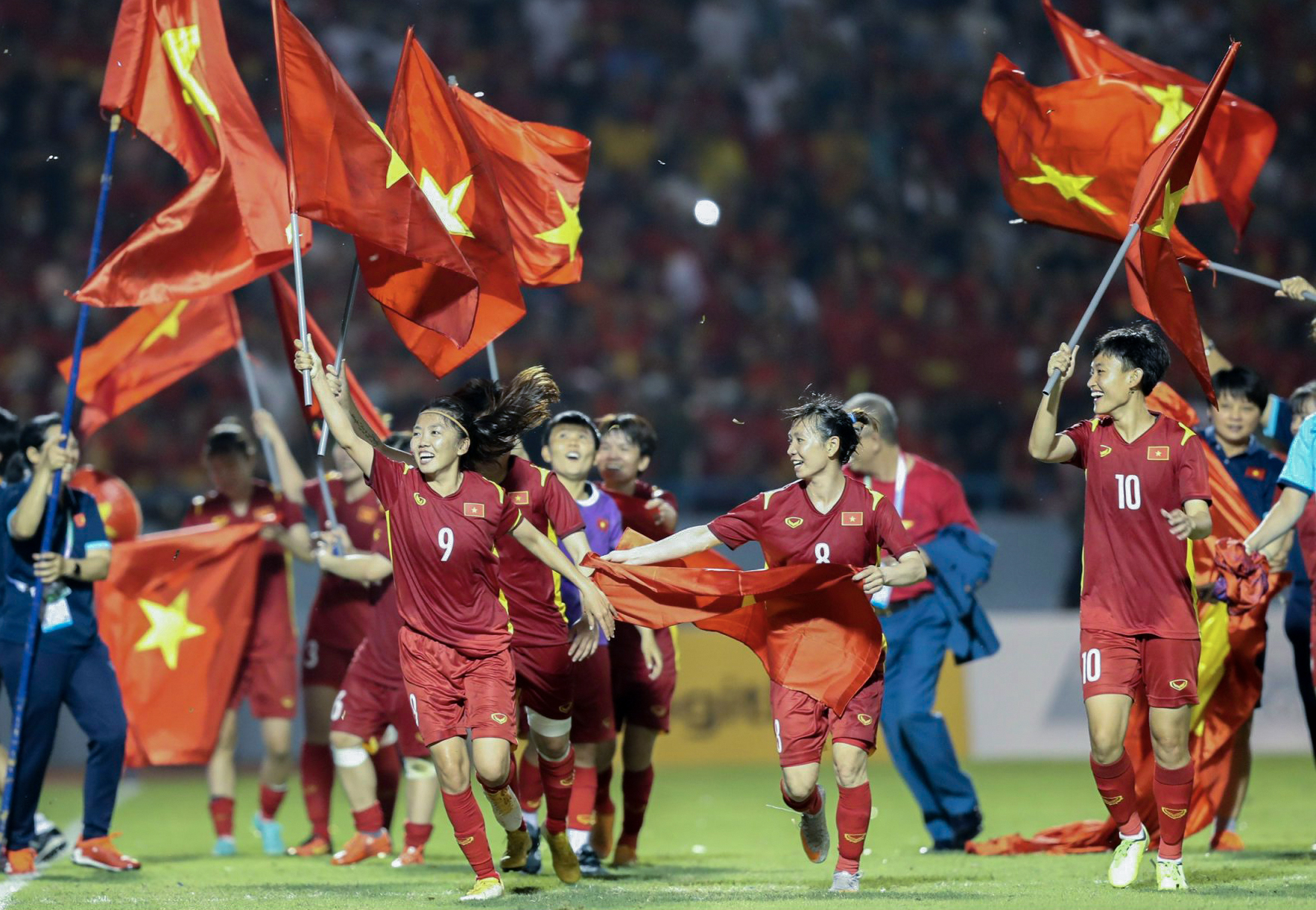 Ngày thi đấu thăng hoa của tiền đạo Huỳnh Như ở tuổi 31 - Ảnh 9.
