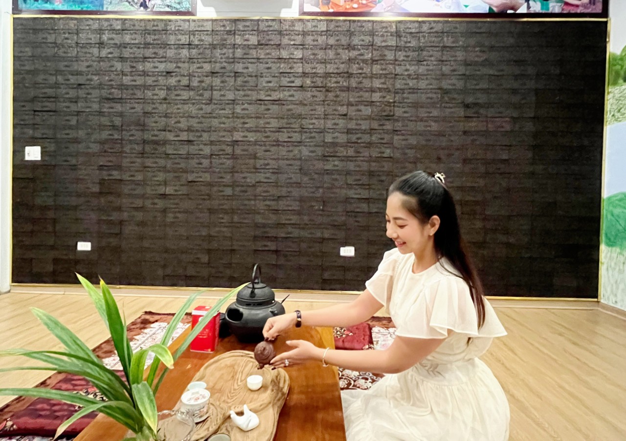 Độc đ&aacute;o ng&ocirc;i nh&agrave; l&agrave;m từ hơn 2 tấn tr&agrave; Shan Tuyết cổ thụ ở H&agrave; Giang - Ảnh 1.
