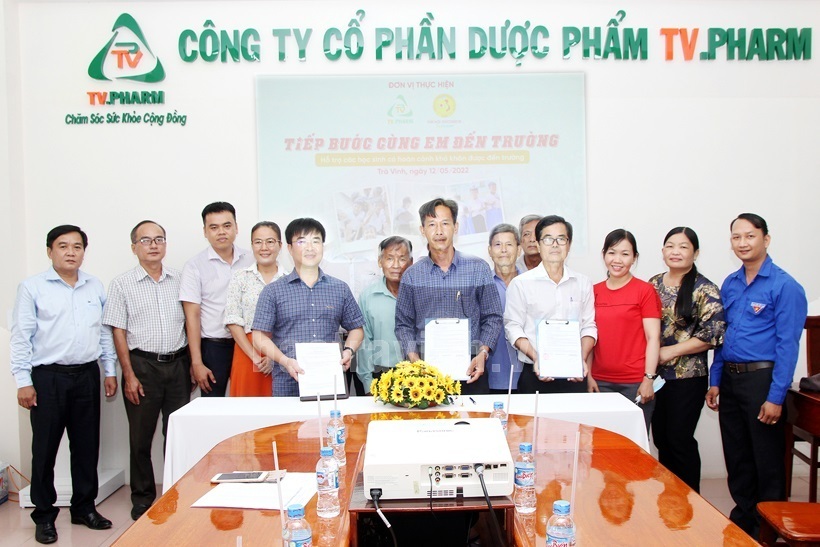 TV.Pharm khởi động dự án Tiếp bước cùng em đến trường - Ảnh 2.