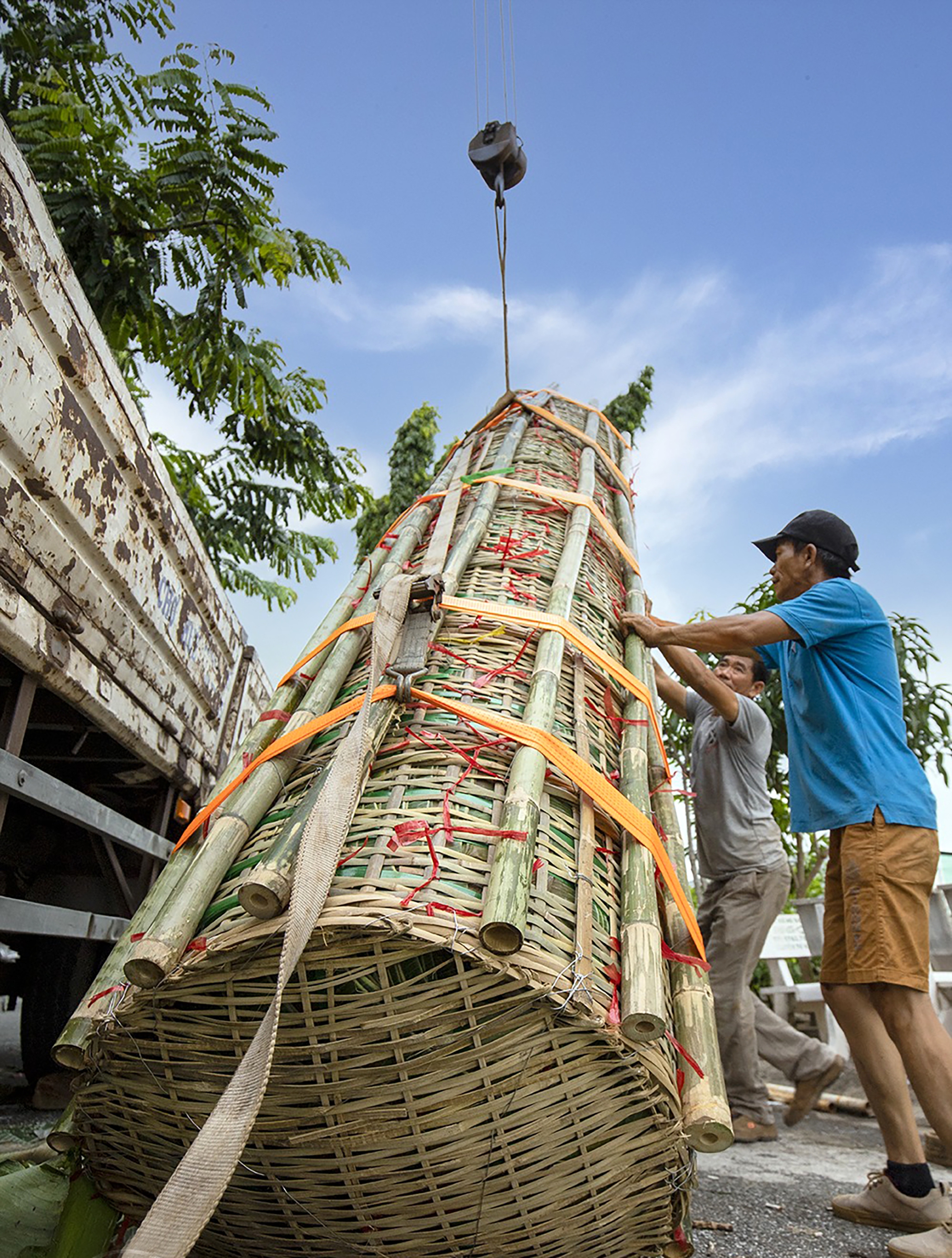 Cận cảnh cặp b&aacute;nh t&eacute;t si&ecirc;u to khổng lồ d&acirc;ng c&uacute;ng B&agrave; Ch&uacute;a Xứ n&uacute;i Sam - Ảnh 6.