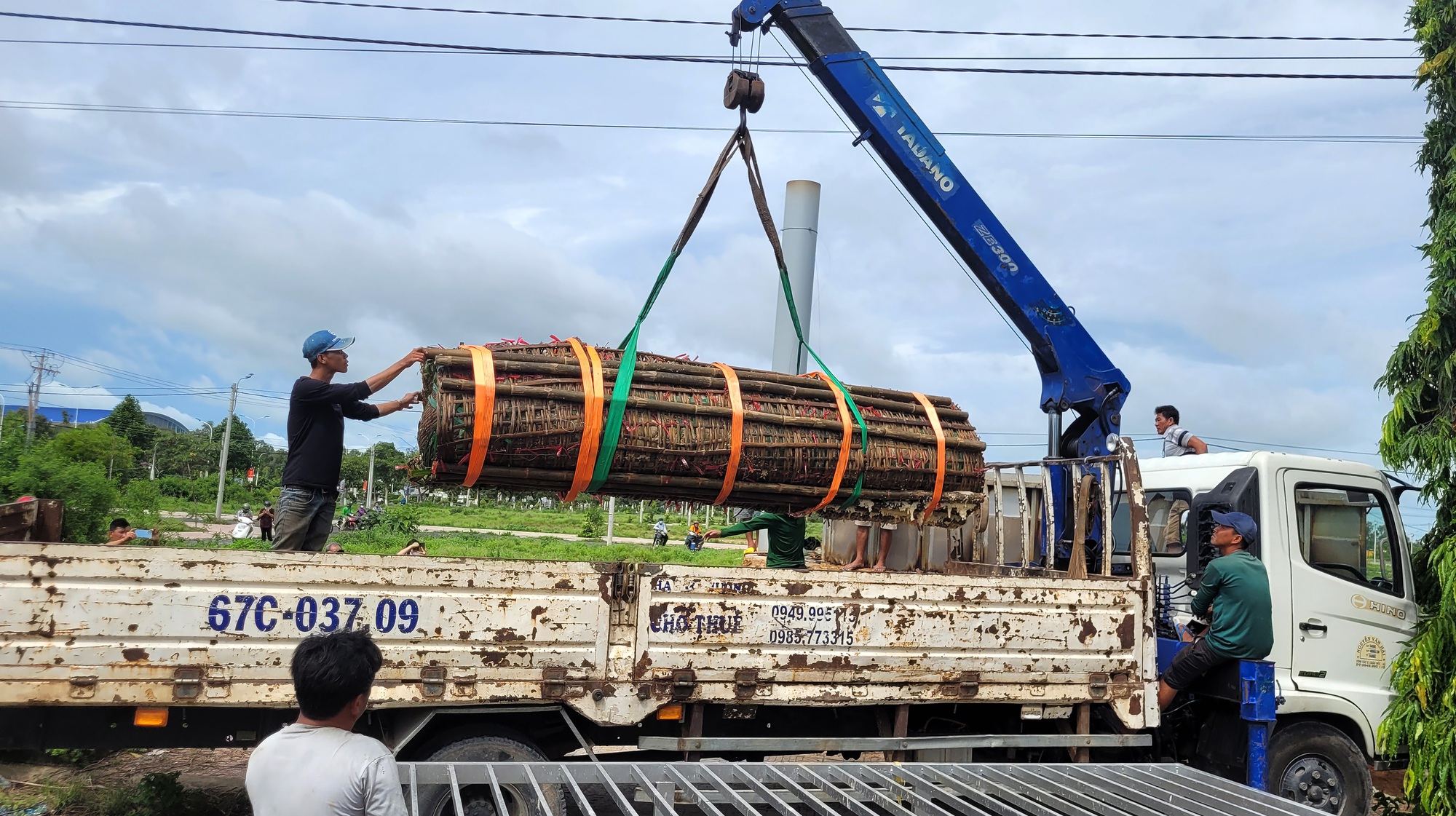 Cận cảnh cặp b&aacute;nh t&eacute;t si&ecirc;u to khổng lồ d&acirc;ng c&uacute;ng B&agrave; Ch&uacute;a Xứ n&uacute;i Sam - Ảnh 7.