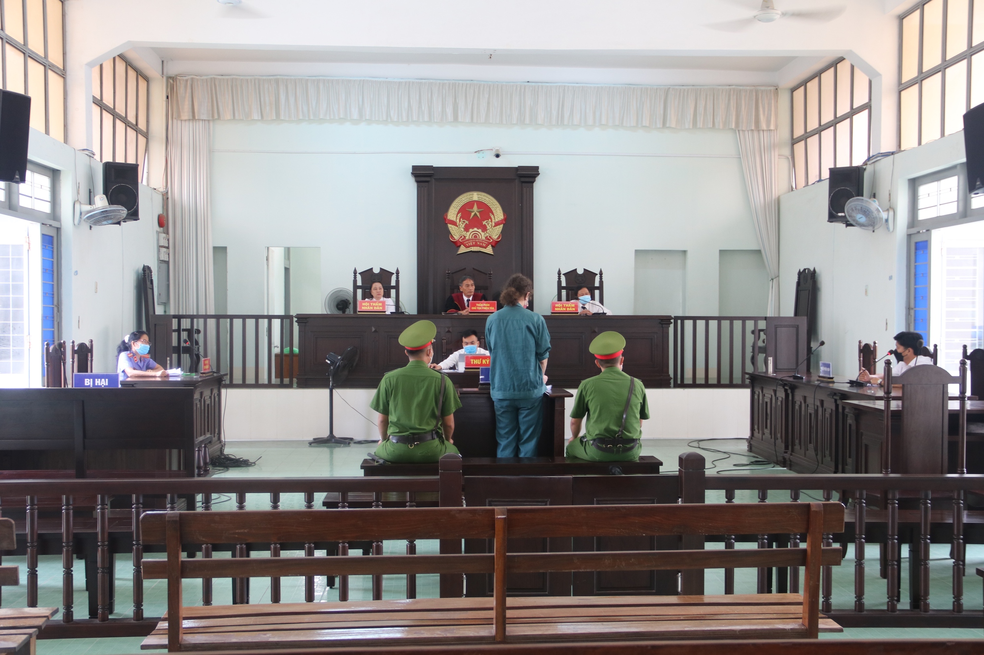 Tuyên án một người Nga trồng, tàng trữ trái phép cần sa trong phòng ngủ