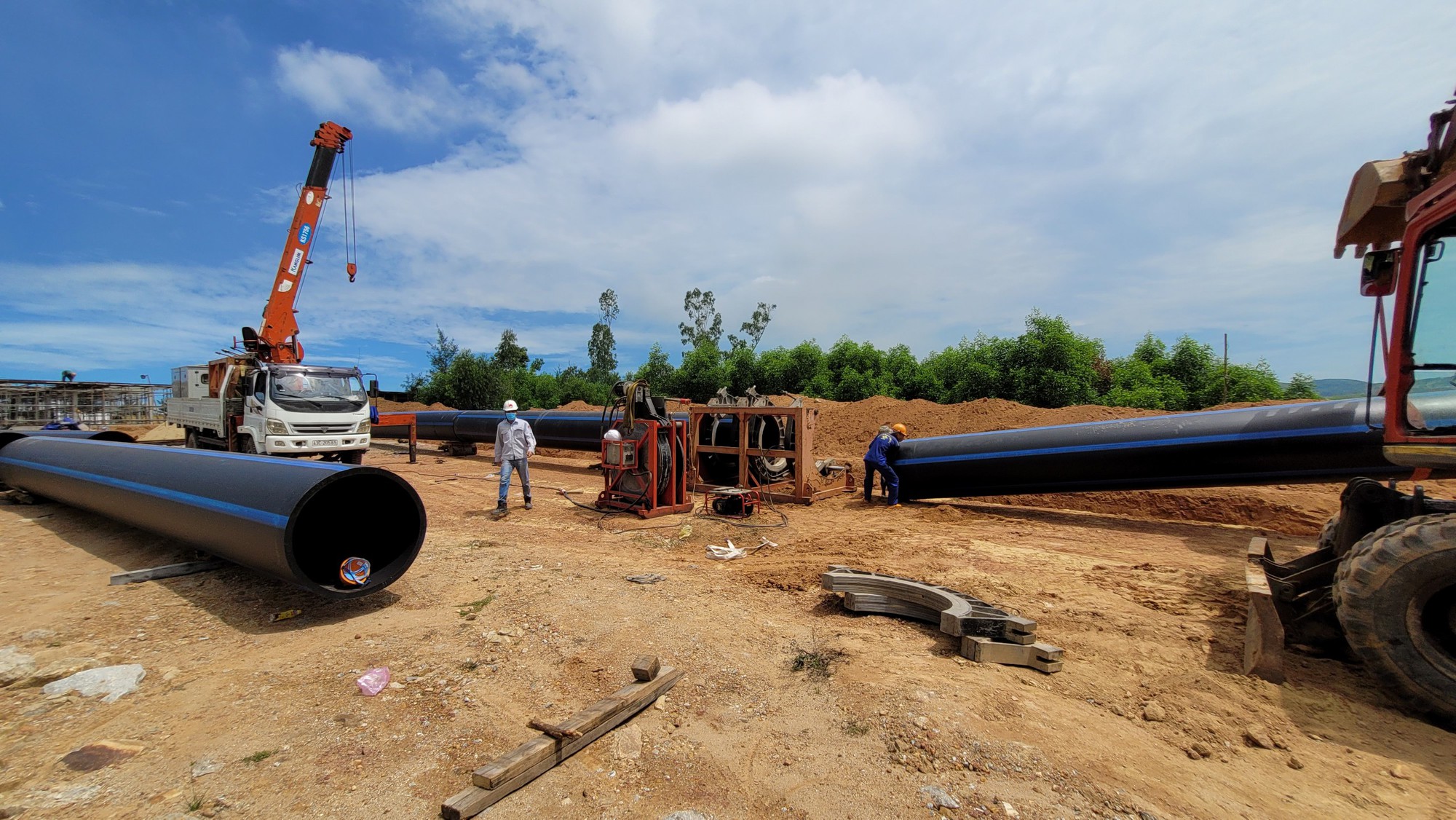 Nhà máy bột giấy 10.000 tỉ thi công đường ống xả thải khi chưa được phép