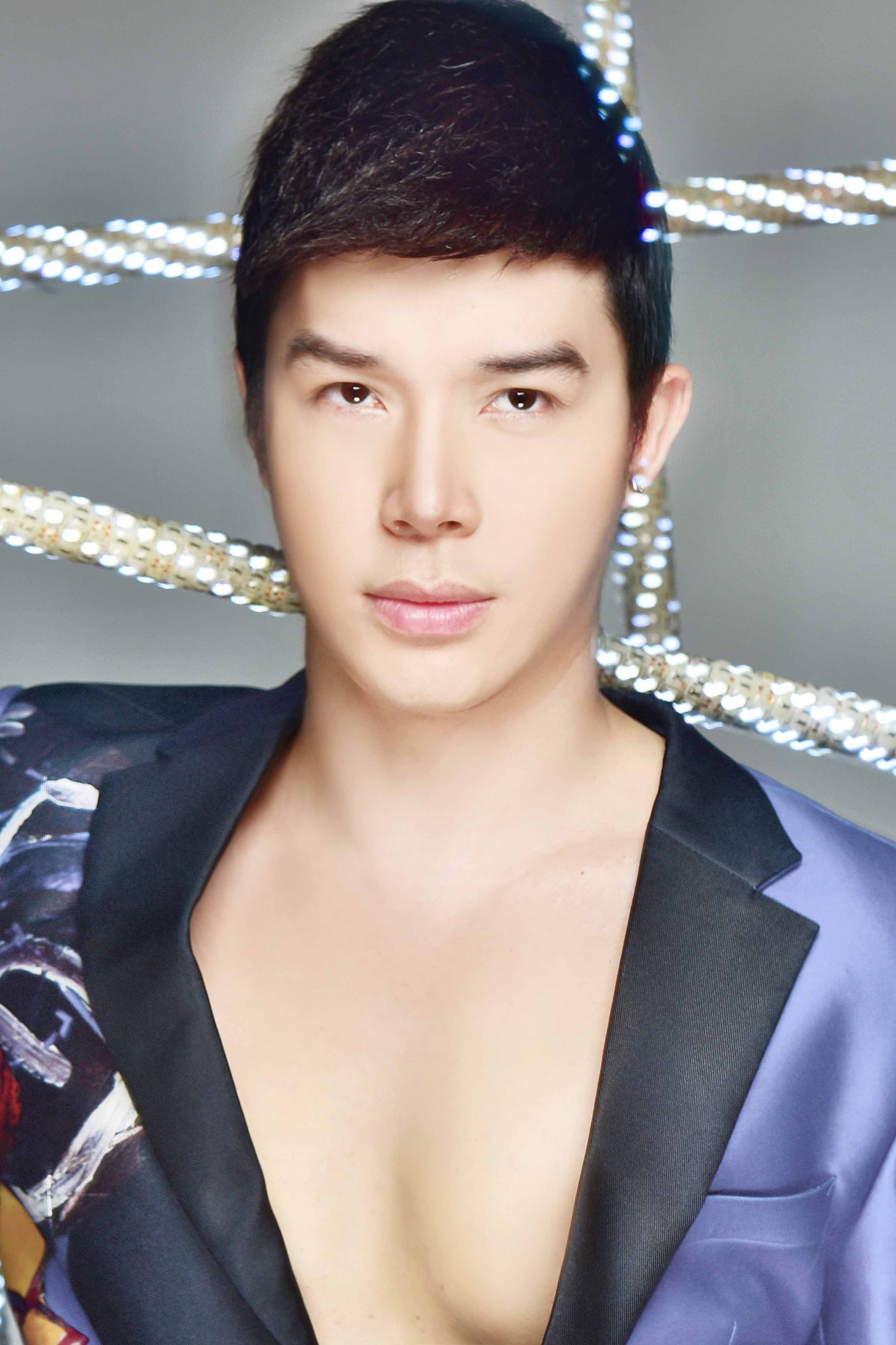 Nathan Lee chỉ chạm người đụng đến m&igrave;nh - Ảnh 1.