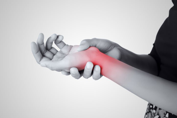 Đau cổ tay, khớp gối ở phụ nữ sau sinh