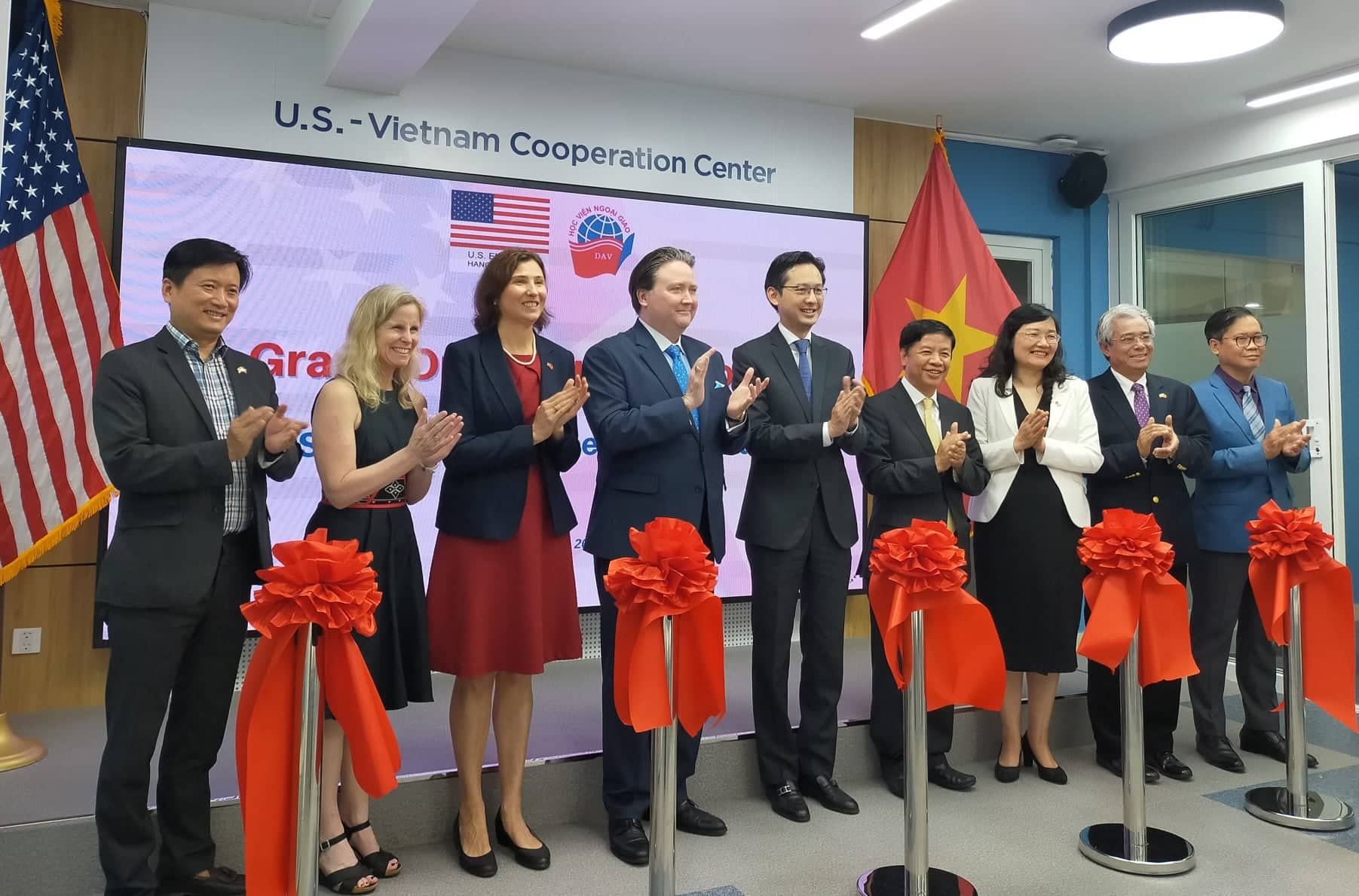 Đại sứ Marc Knapper khai trương Trung tâm Hợp tác Việt Nam - Mỹ