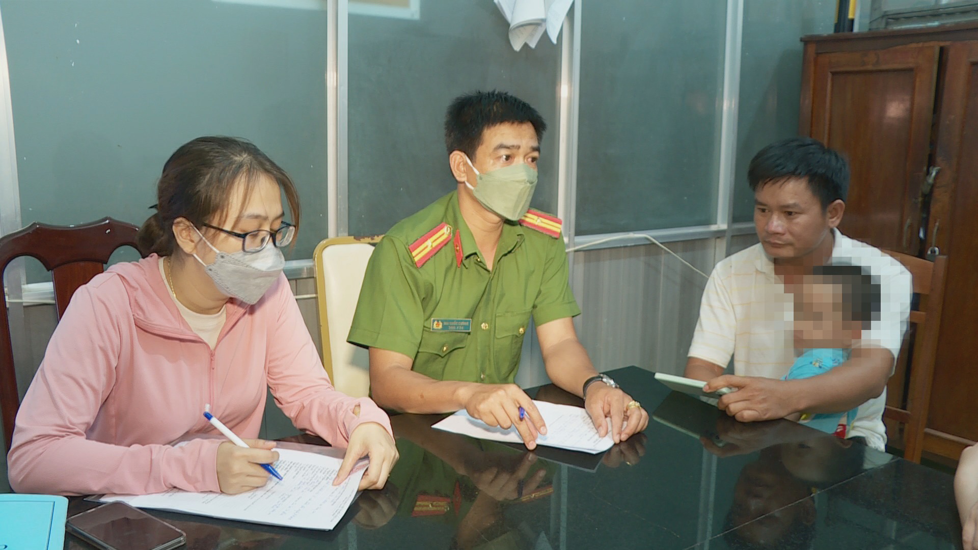 Chính quyền nói gì về việc chậm tìm kiếm cháu trai bị mẹ khai tử khi còn sống?
