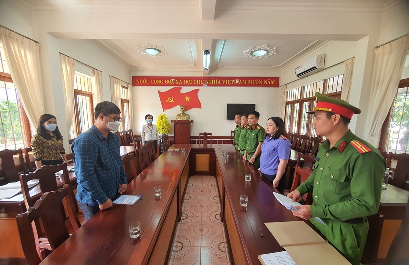 Khởi tố nguy&ecirc;n hiệu trưởng v&agrave; kế to&aacute;n Trường Cao đẳng Sư phạm Đắk Lắk - Ảnh 2.