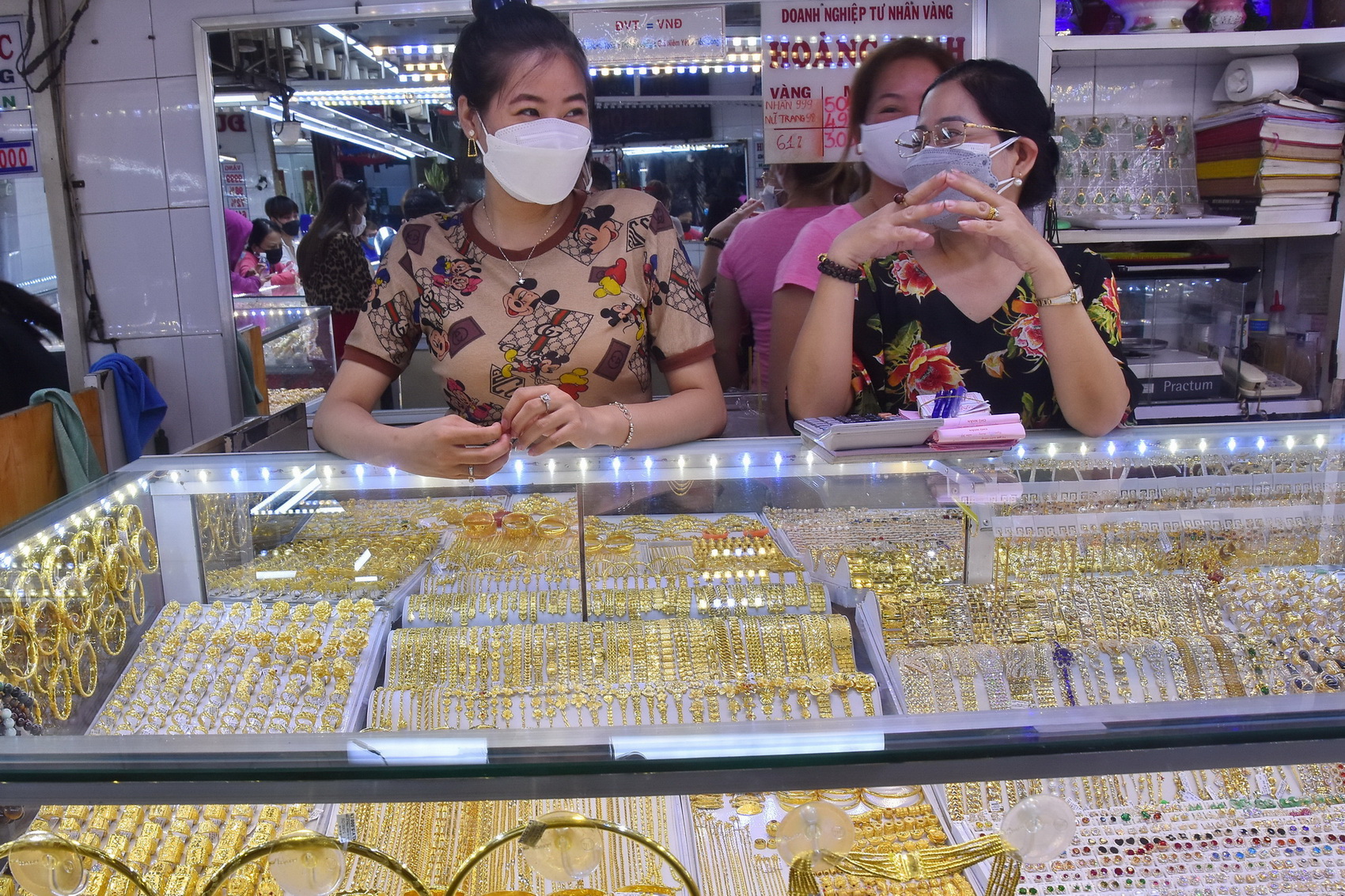 Gi&aacute; v&agrave;ng h&ocirc;m nay 24-5: V&agrave;ng trong nước giảm d&ugrave; thế giới tăng gi&aacute; - Ảnh 1.