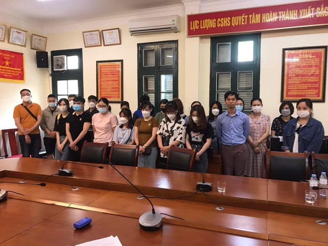 Bắt nhóm cho vay nặng lãi tới hơn 2.000% một năm , cắt ghép ảnh để "bôi xấu" con nợ