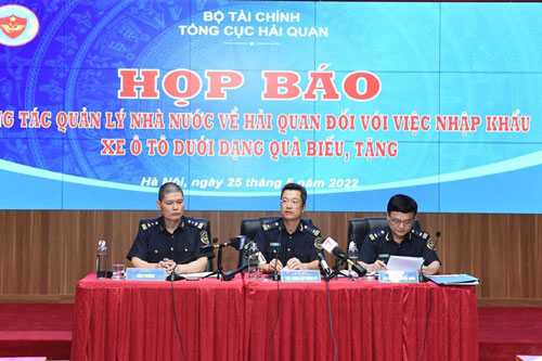 Xử lý nghiêm nếu sai phạm nhập ôtô dạng biếu, tặng