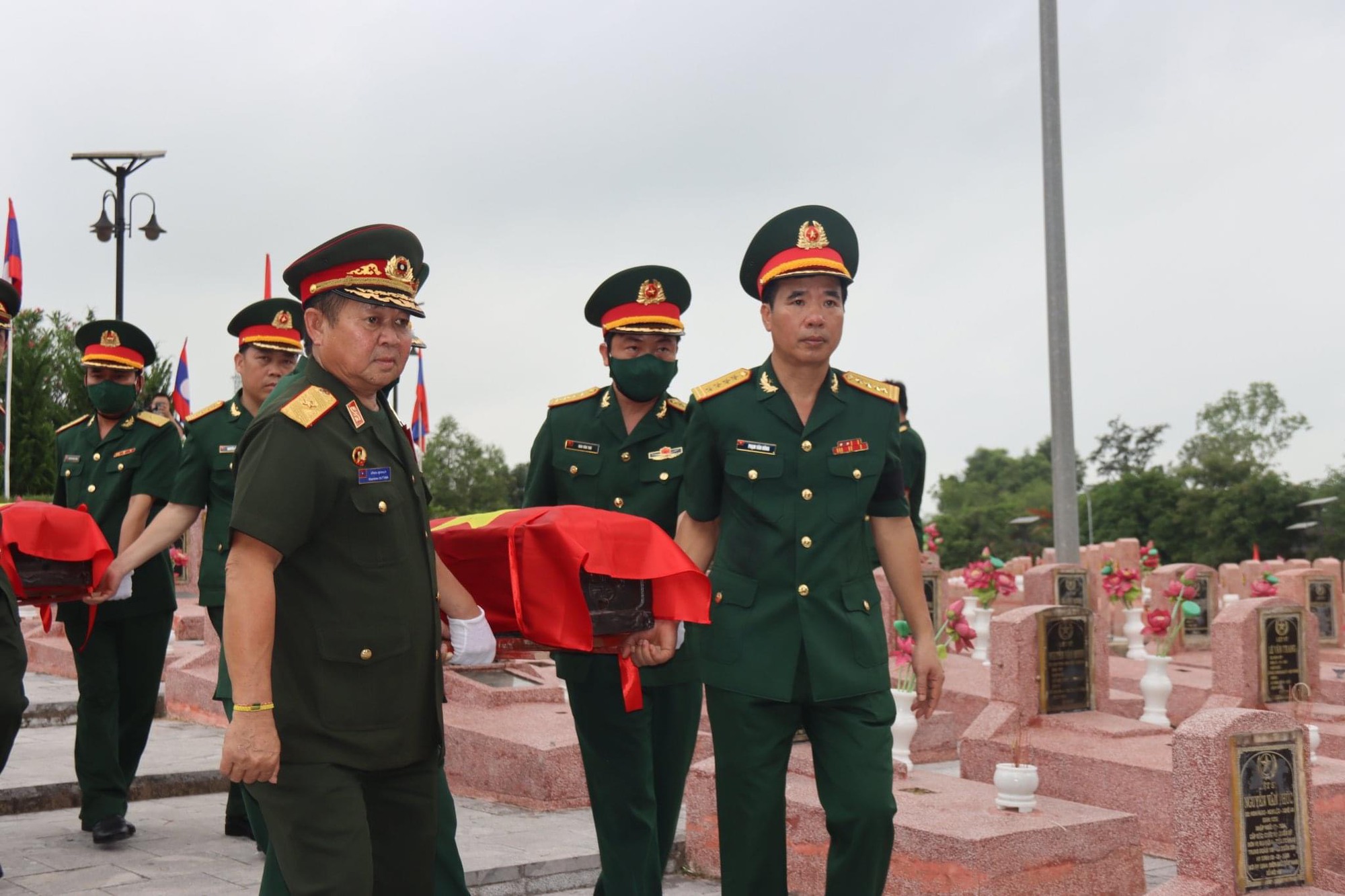 An táng 103 liệt sĩ Việt Nam hy sinh tại Lào