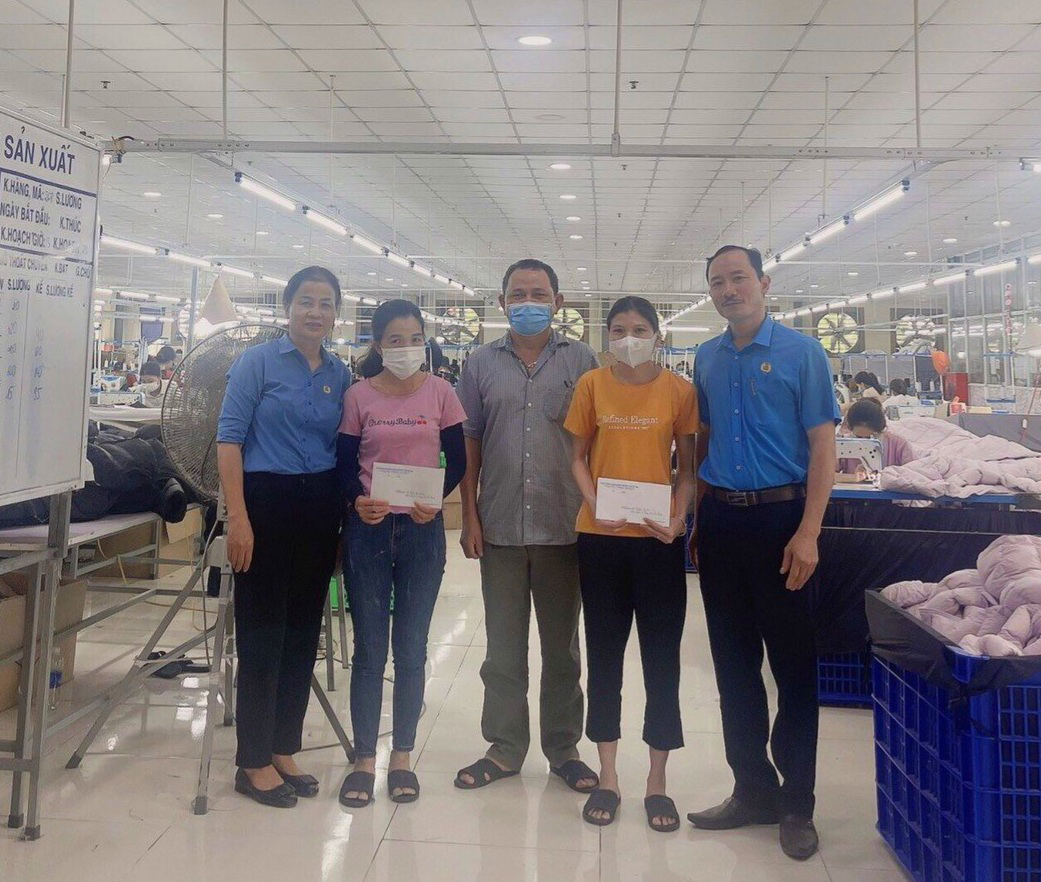 Quảng Trị: Tặng quà công nhân bị tai nạn lao động